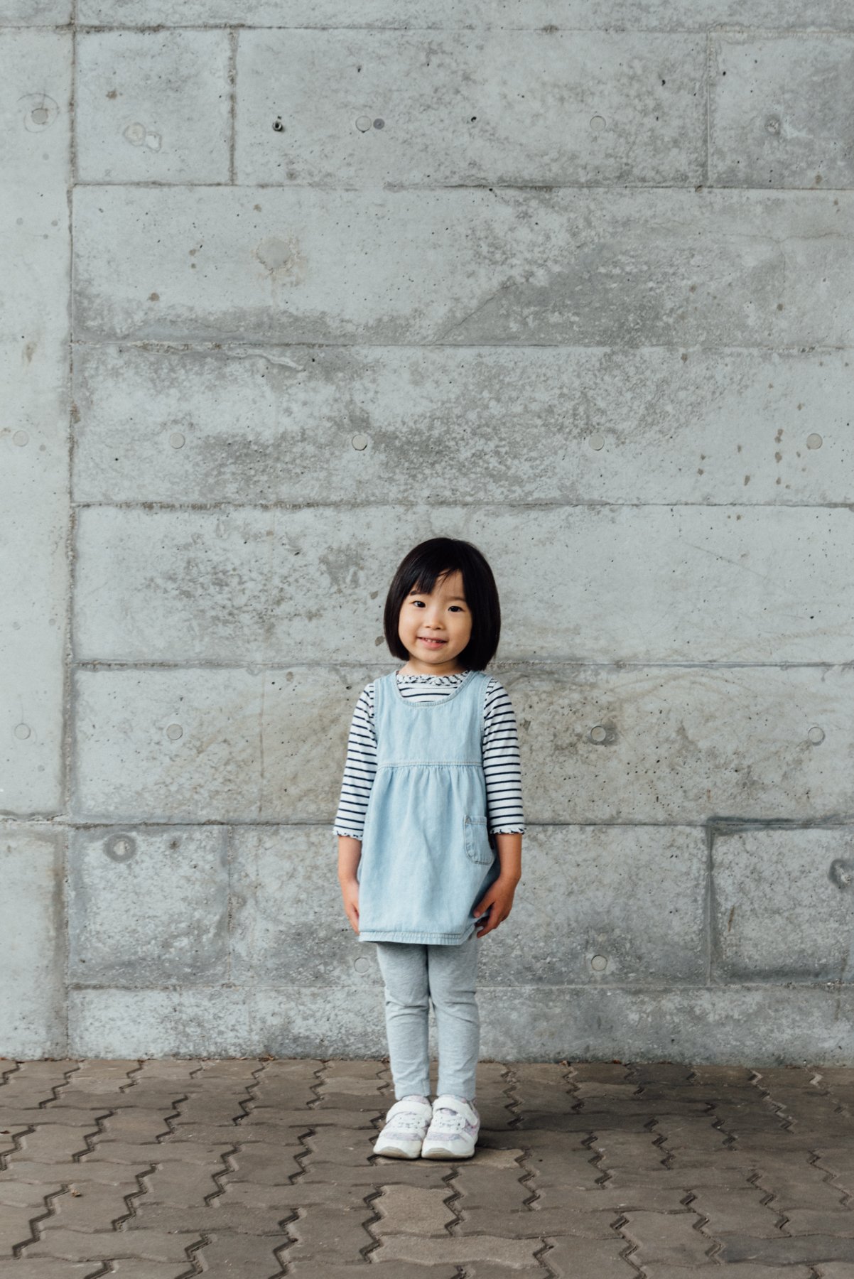  T-shirt:  95% COTTON 5% POLYURETHANE  Dress:  100% COTTON   “She has been wearing the her sister's hand-me-downs for a long time. They are now small in size and old, so they will be discard." (Mother)    Tシャツ： 綿　95% ポリウレタン　5%  ワンピース： 綿100%  「お姉ちゃんのお