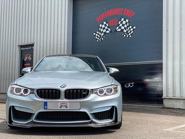 F80 M3
- V style front lip

#performanceshopgeel #psgcarbon #bmw #bmwm3 #f80 #m3 #f80m3 #frontlip #carbonfiber