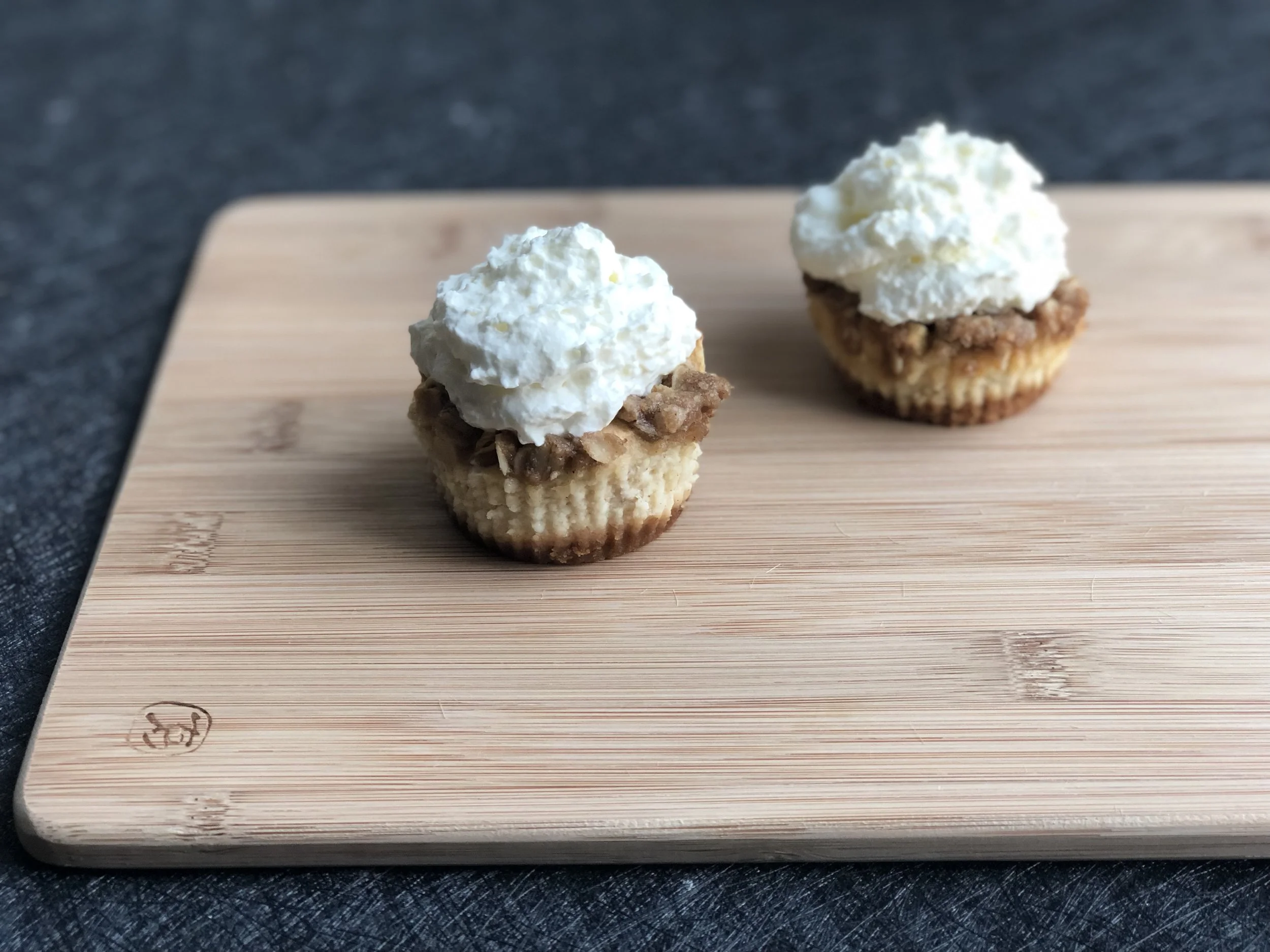 mini apple cheesecakes