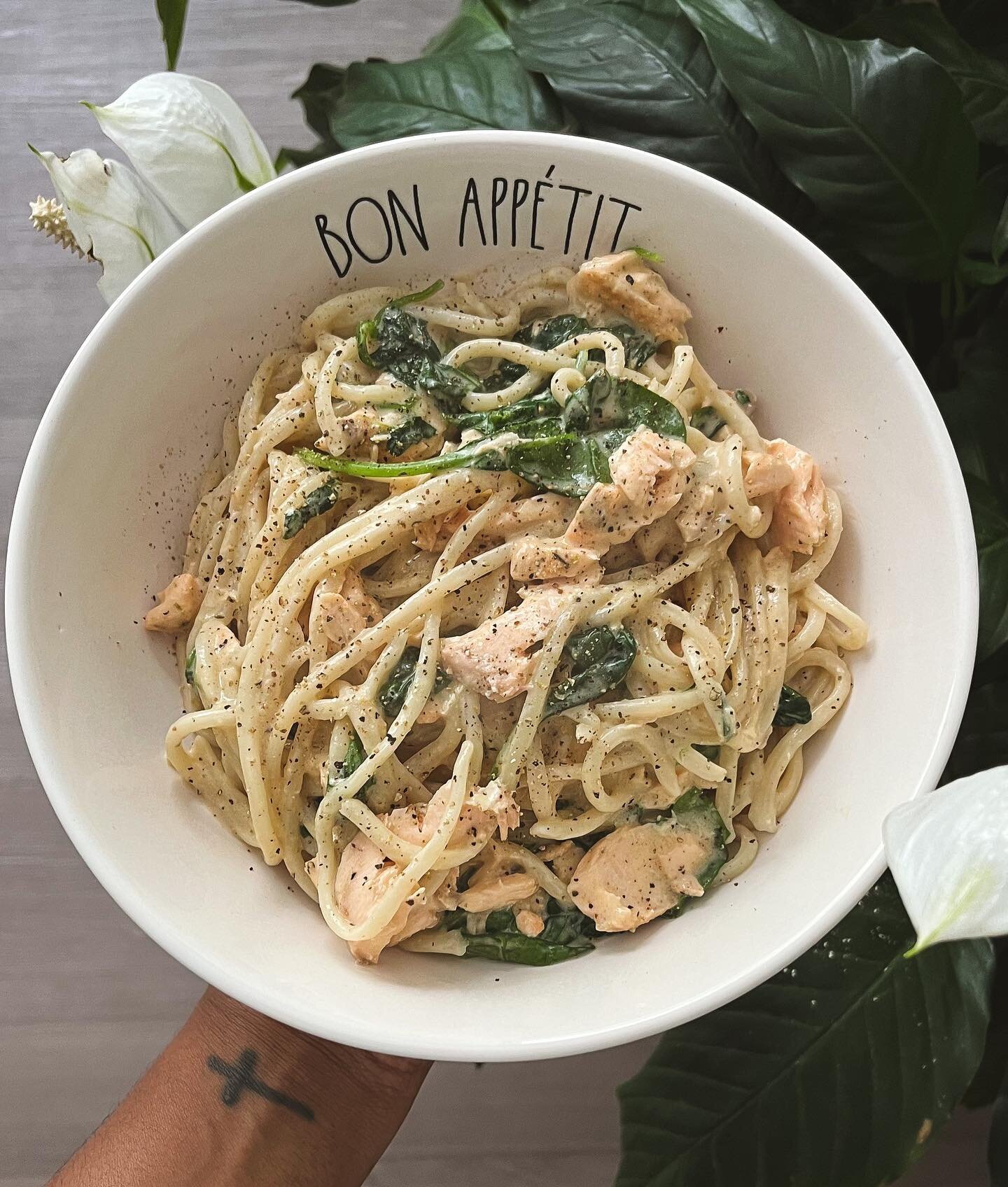 bucatini alfredo w/ blackened salmon + spinach

i rarely eat or make alfredo; i actually think this is the first time i&rsquo;ve posted a recipe. i wanted a quick meal but i wasn&rsquo;t in the mood to make a homemade sauce (yes, i know it&rsquo;s ea