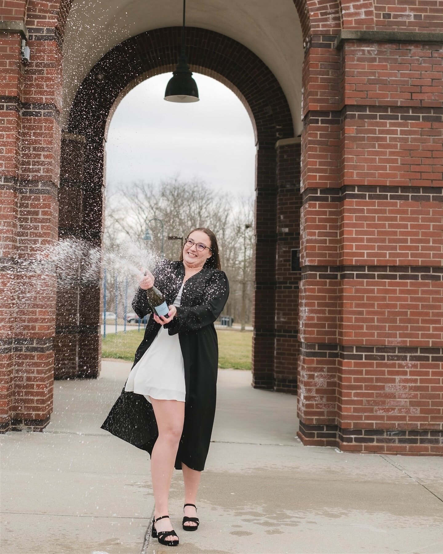 Pop the champagne 🥂 because grad season is here! I can&rsquo;t wait to meet and photograph all my amazing 2024 grads&hellip;and have already started a little bit 🙌
&bull;
CT portrait photographer, Connecticut photographer, Connecticut graduation ph