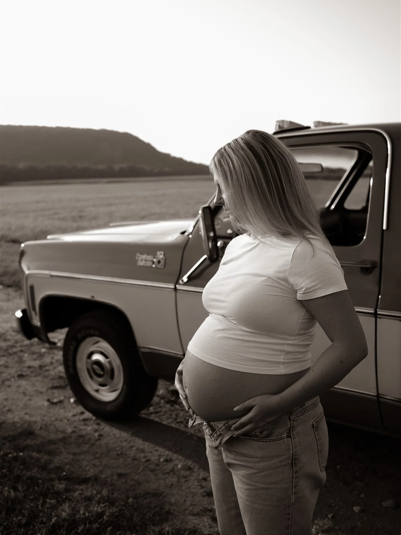 Lived in, outdoor maternity session for A&T where I really wanted the truck, and they brought the truck π₯Ί
Truly a joy to stay connected to my couples after their weddings and photograph exciting moments in their lives. 
#connecticutweddingphot
