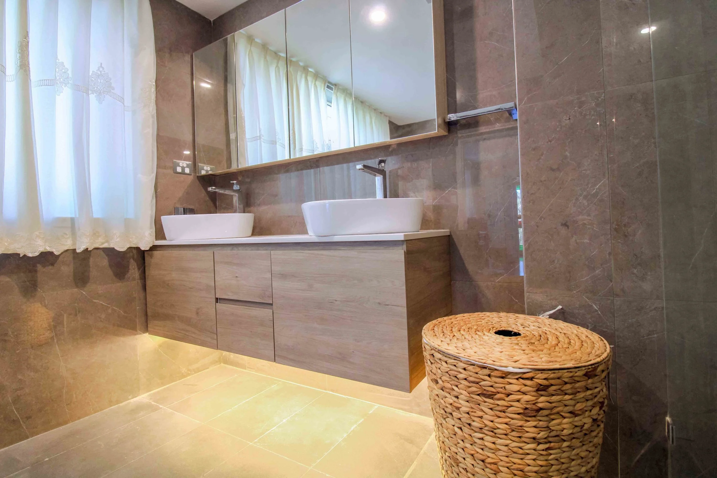 Bathroom B2.jpg