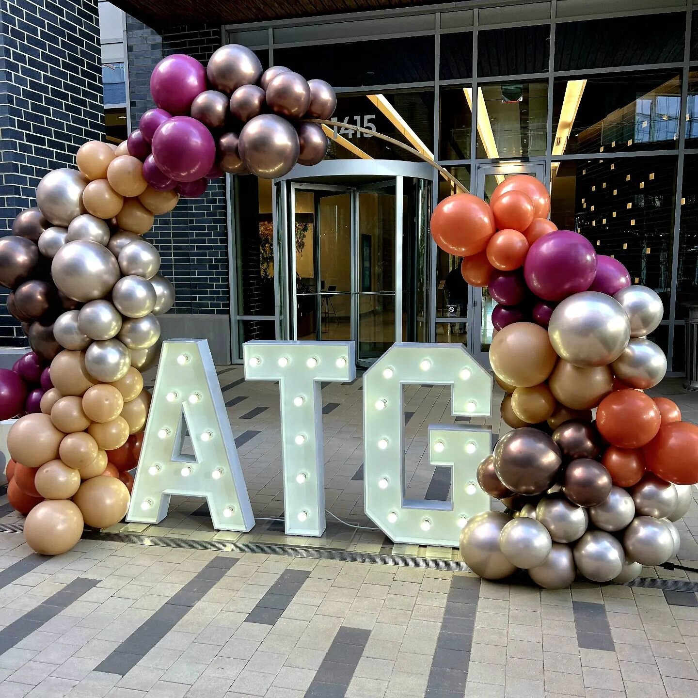 Happy Grand Opening Armstrong Transport Group! 🎉🎉🎉 @atgfr8  The Armstrong network connects shippers, carrier partners, and freight agents. Thank you for allowing us to celebrate with you guys! 🫡

Balloons by @confetticastle 

#qclights #marqueele