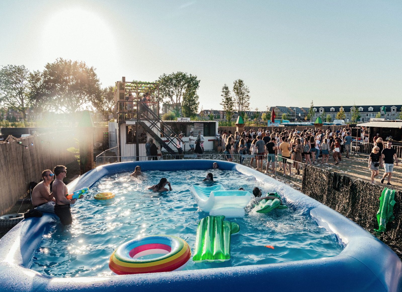 slim Onverenigbaar Pest Opblaasbaar zwembad huren — Poolparty Productions | dé specialist op het  gebied van water evenementen. | de specialist op het gebied van water  evenementen.