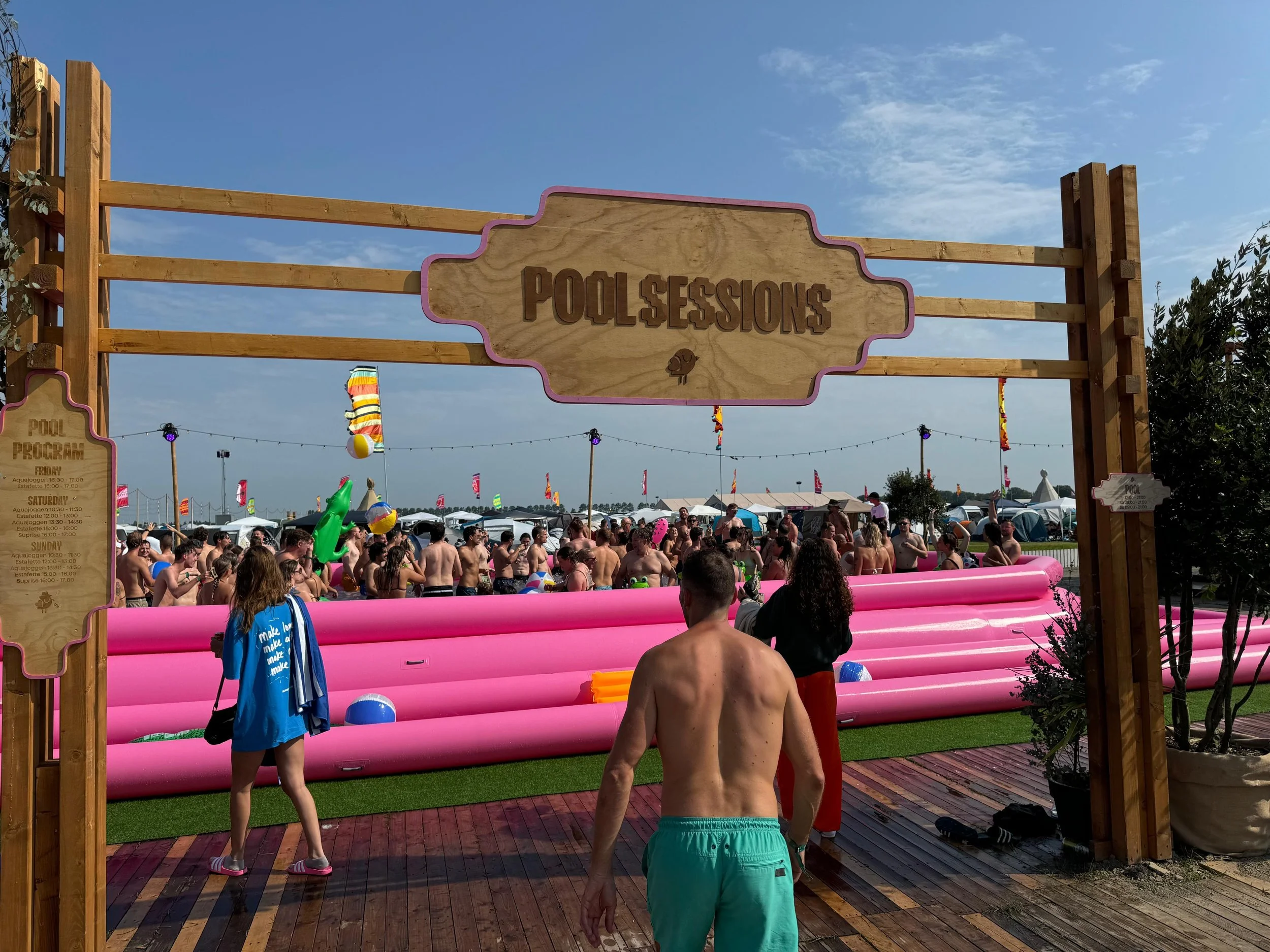 Camping Poolparty - Mysteryland