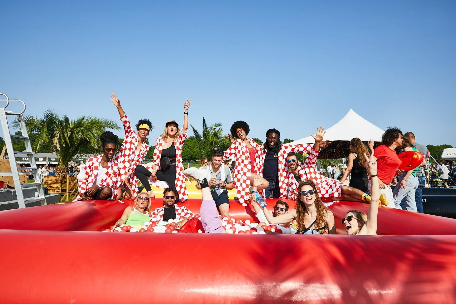 Debadderen - Verbindende dialoog in... een ballenbak