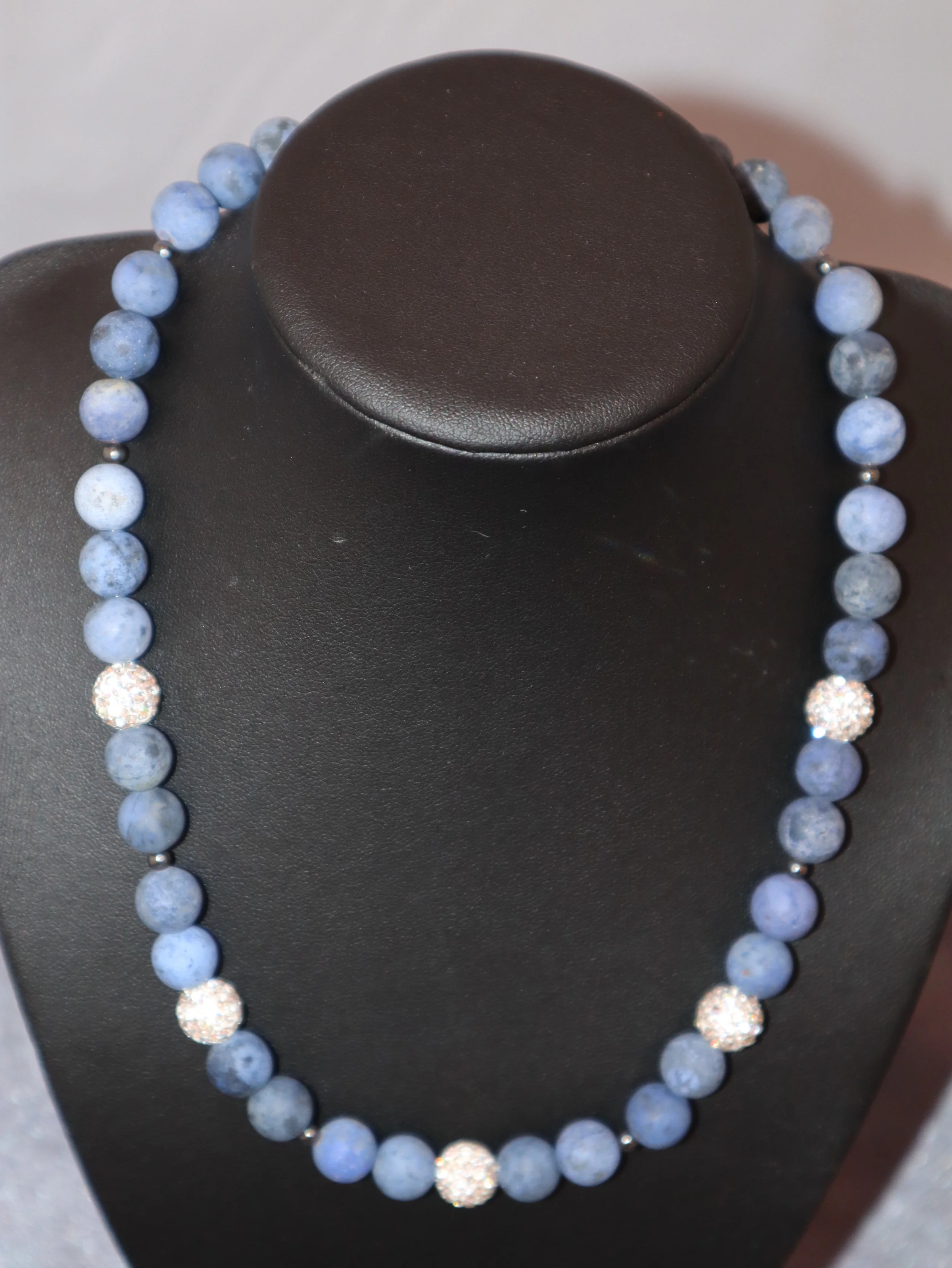 Dumortierit mit Glitzerperlen