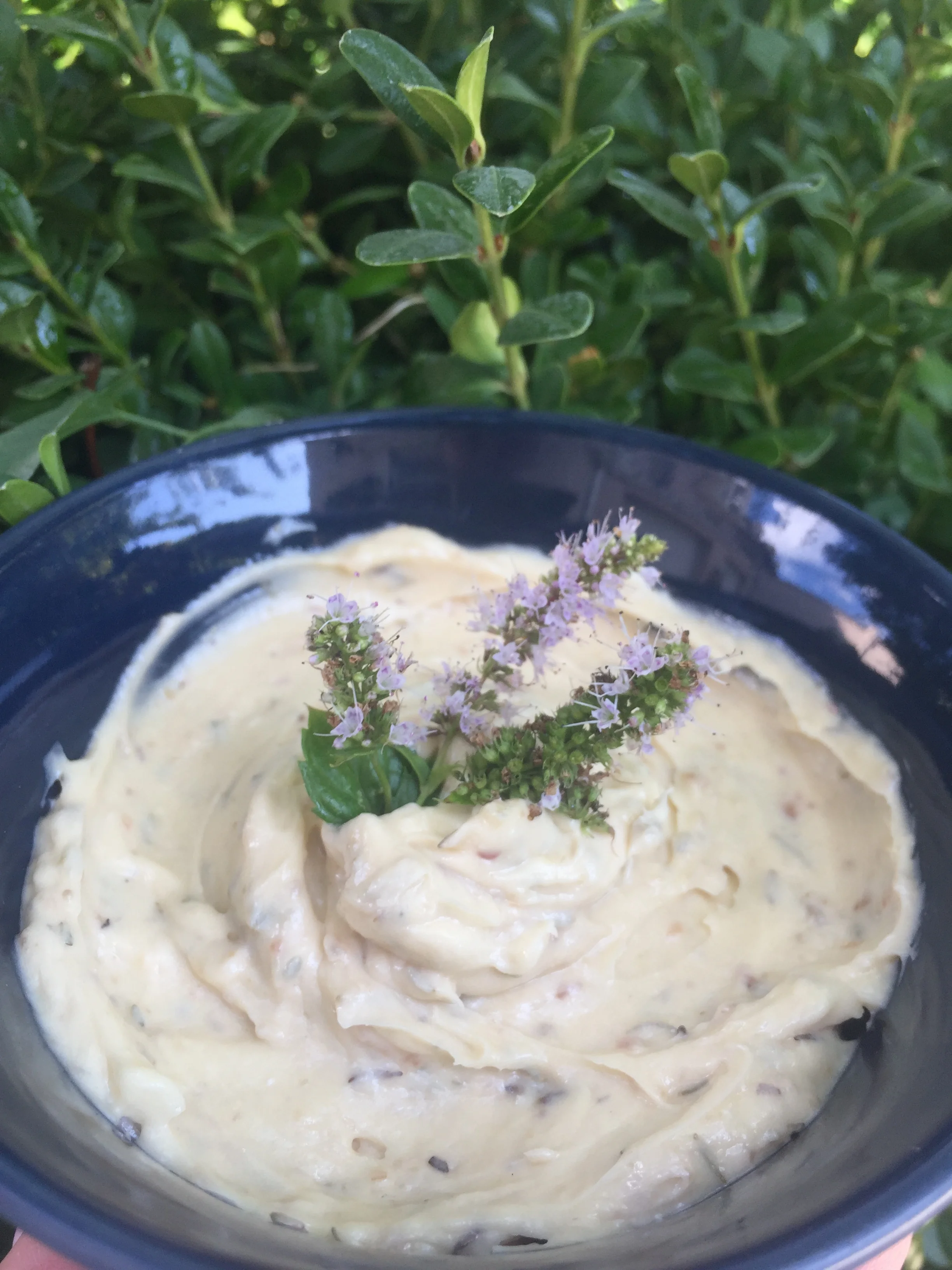 Масло с аншоа и мащерка