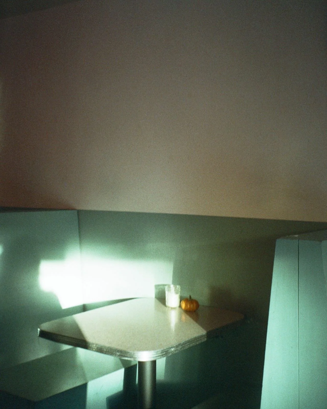 ⚪️🟠

#photography #filmphotography #reasearch #visualresearch #visualdiary #contrappasso #ny