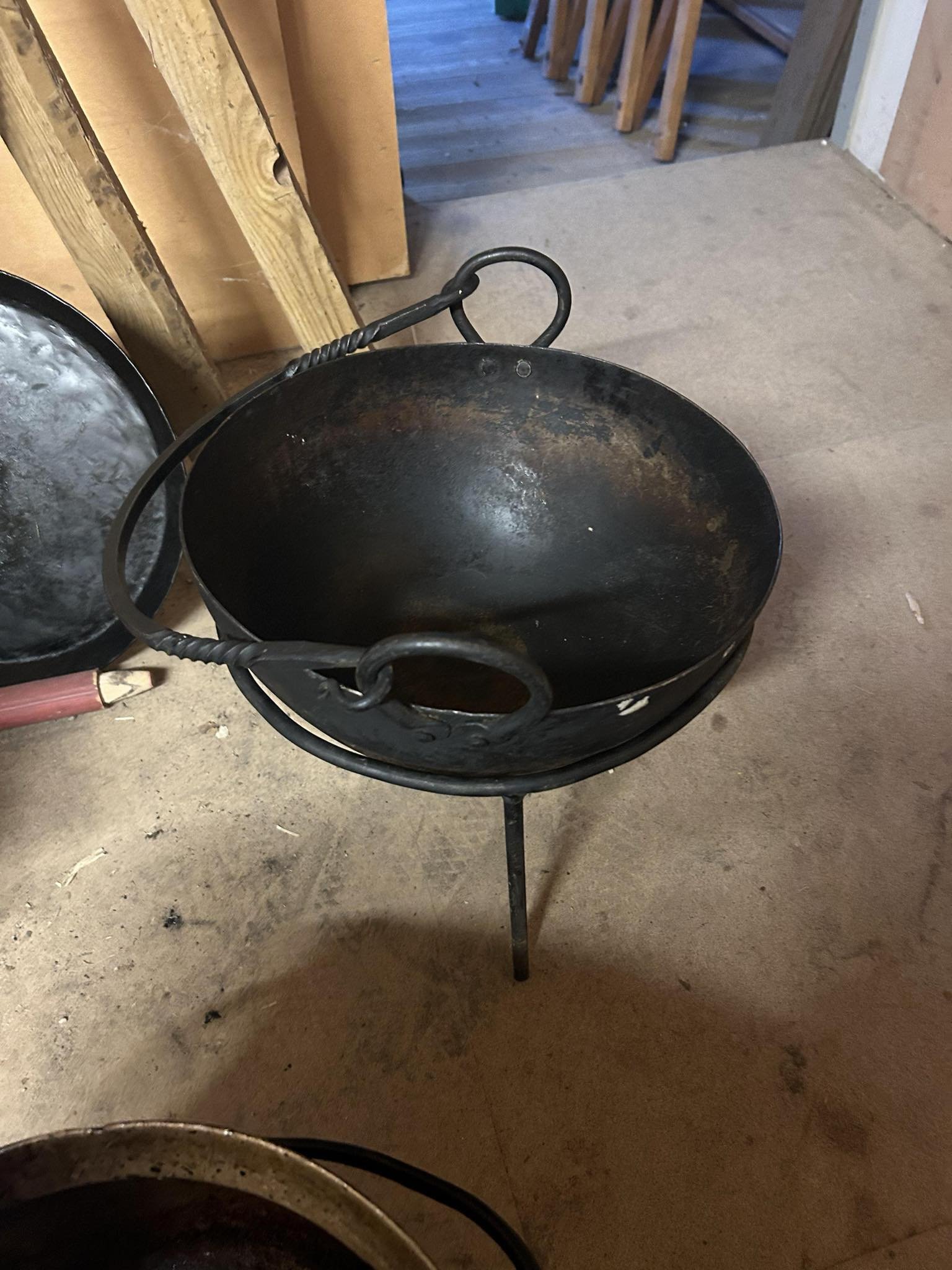  Feltkøkken: Gryde med trefod 