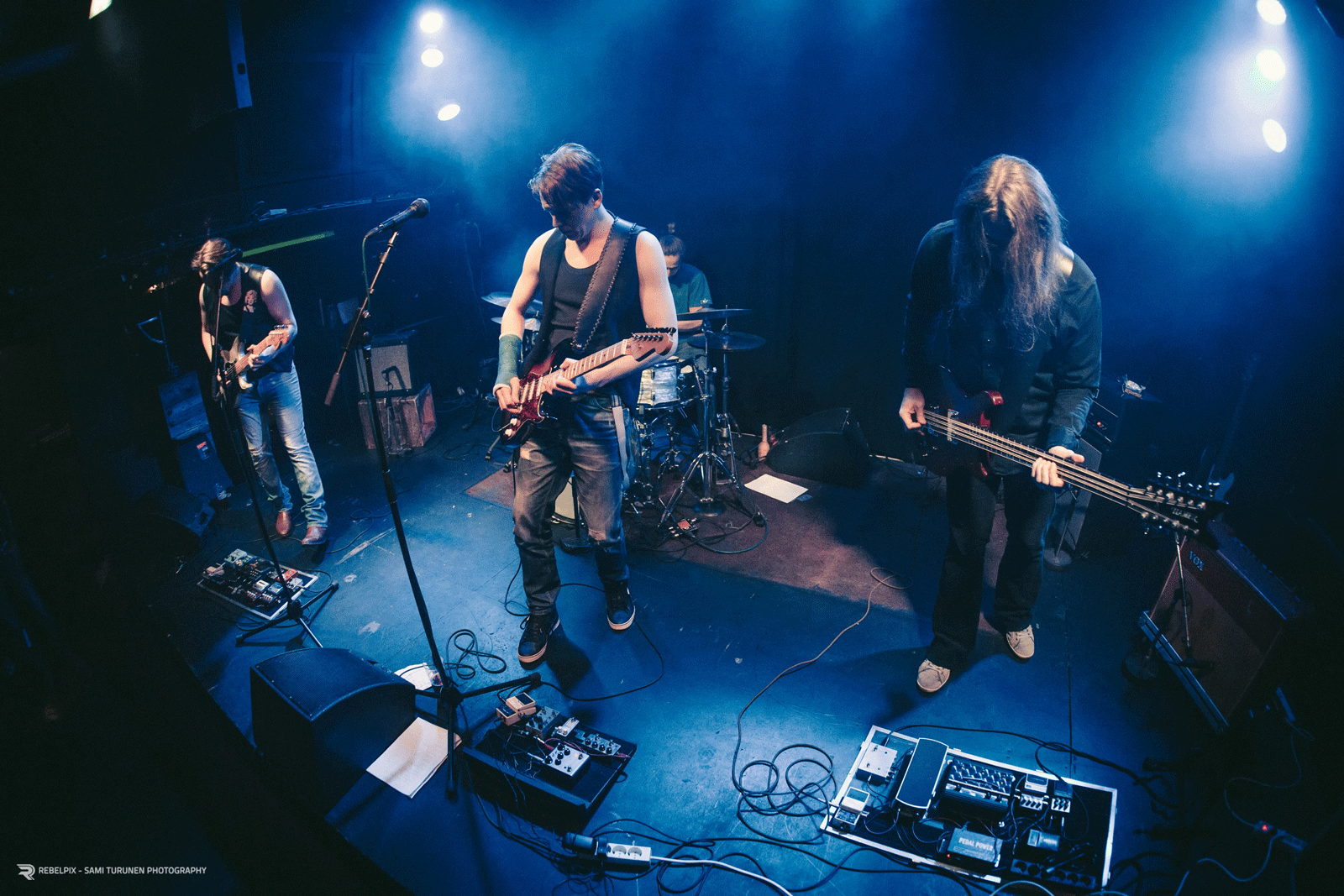 Pekka on stage with Riverdog Samson. Photo by Rebelpix - Sami Turunen Photography