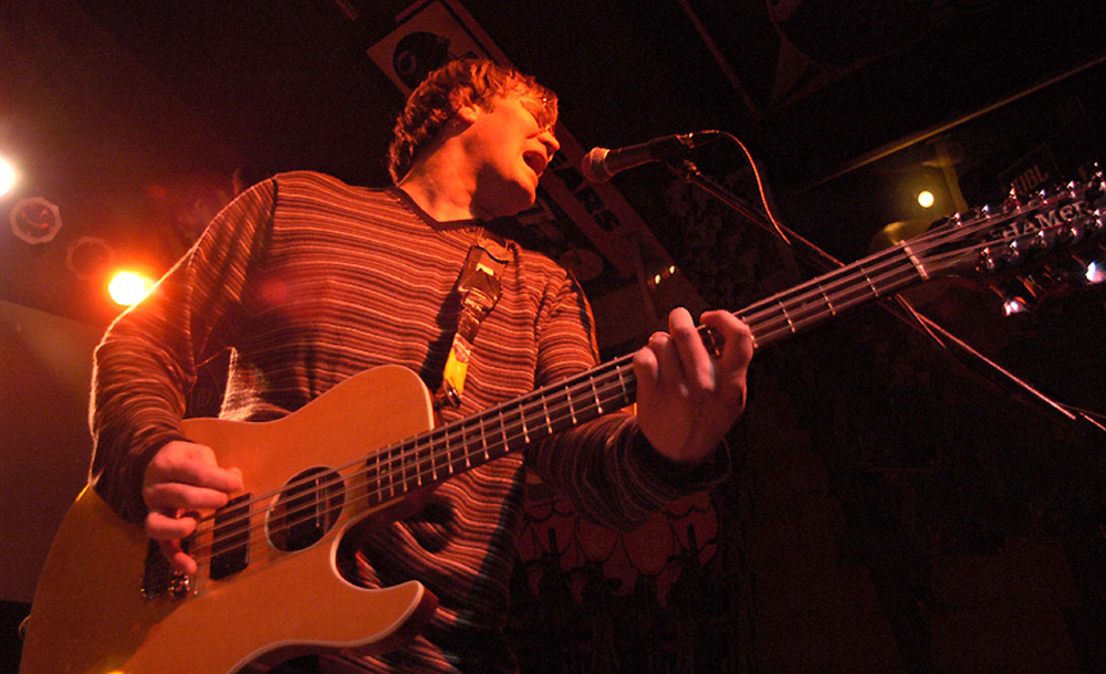 Ron on stage with his Hamer B12A variant “Tom Petersson style” 12-string bass