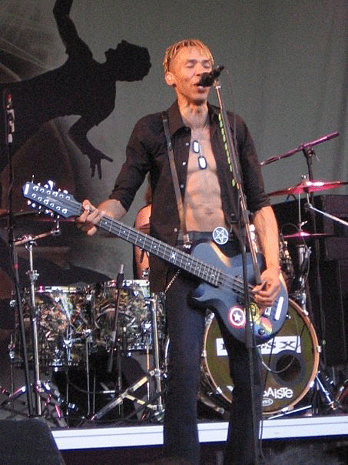 Doug Pinnick on stage with his left-handed Yamaha 12-string bass.