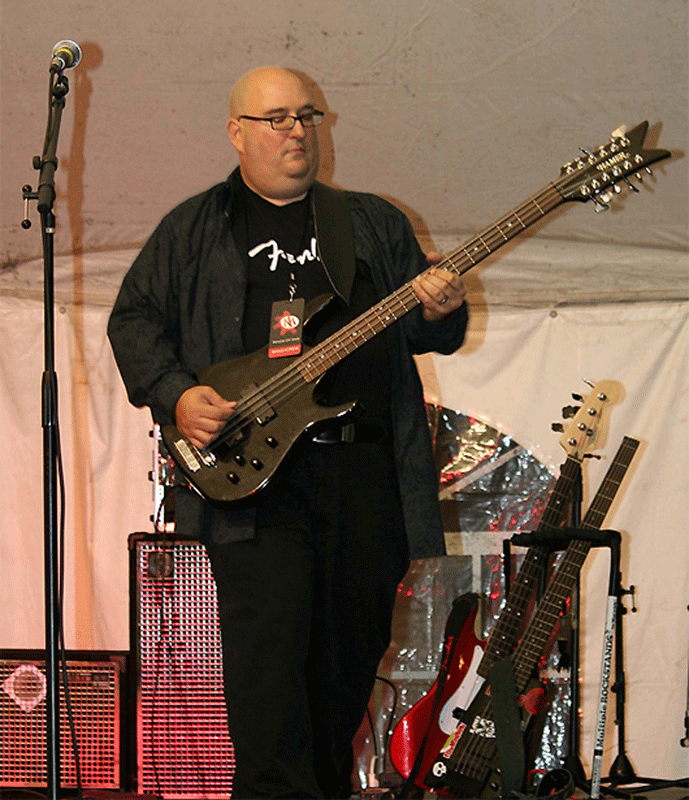 Ron Schack with his Hamer B12L 12-string bass.