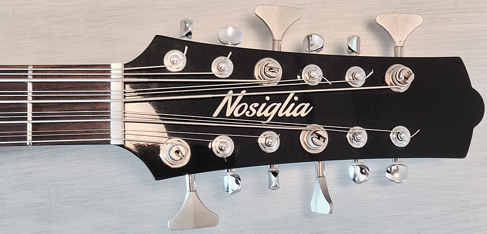Hipshot Ultralite tuners have been combined with Gotoh tuners.