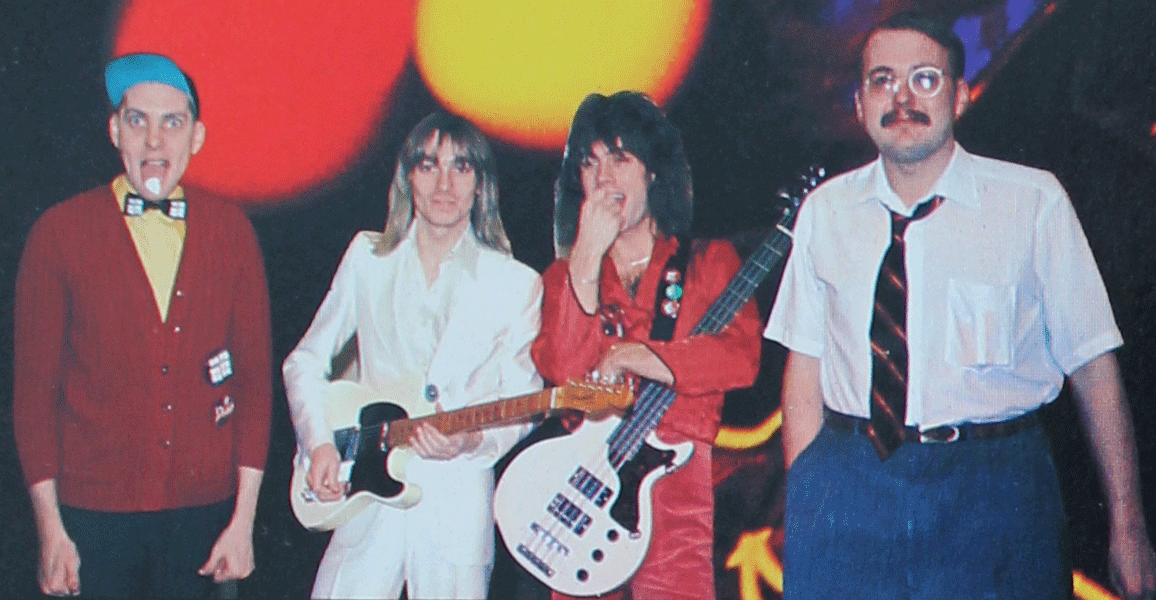 The Hamer prototype 10-string bass is shown on the front cover.