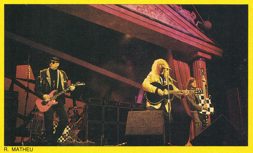 Tom Petersson playing the Hamer “Elvis” B12A 12-string bass.
