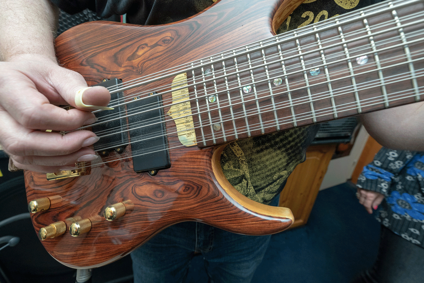 The Vox Humana custom 18-string bass in action.