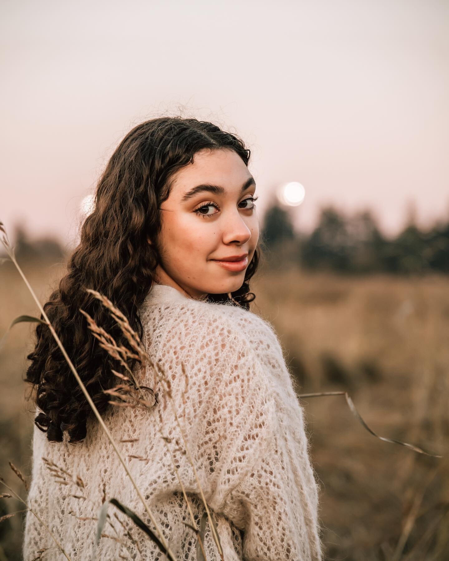 Bella - class of 2023 🥳
.
.
.
#seniorinspire #seniorstylemagazine #seniorstylemagazine #seniormusefeature #seniorgradacademy #seniorpictures #seniorsunday #portlandphotographer #pnwphotographer #pdxphotographer #pdxseniorphotographer #portraitphotog