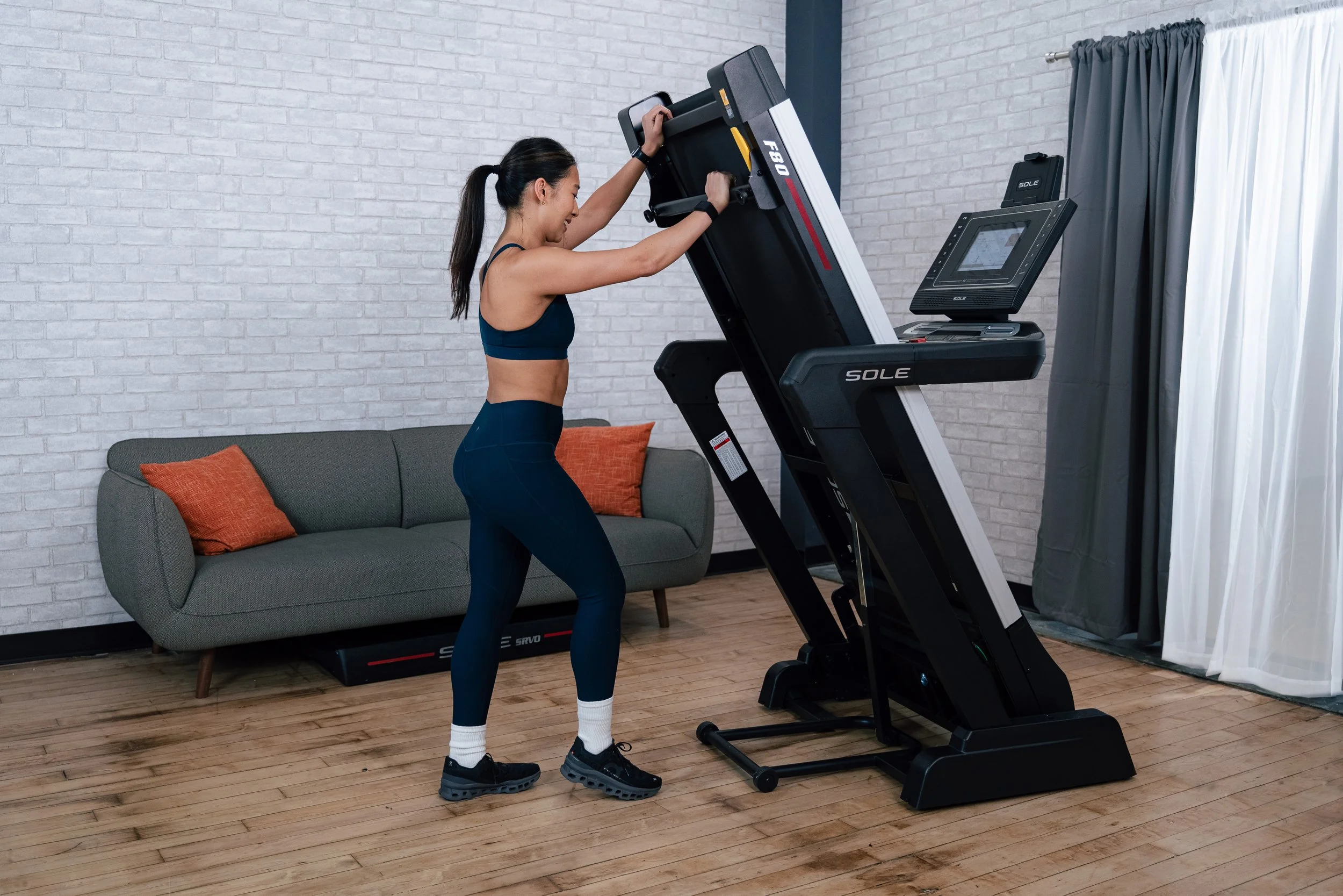 lifestyle_branding_fitness_treadmill_P1000638_SOLE_F80_Claudette_DioCholula.jpg