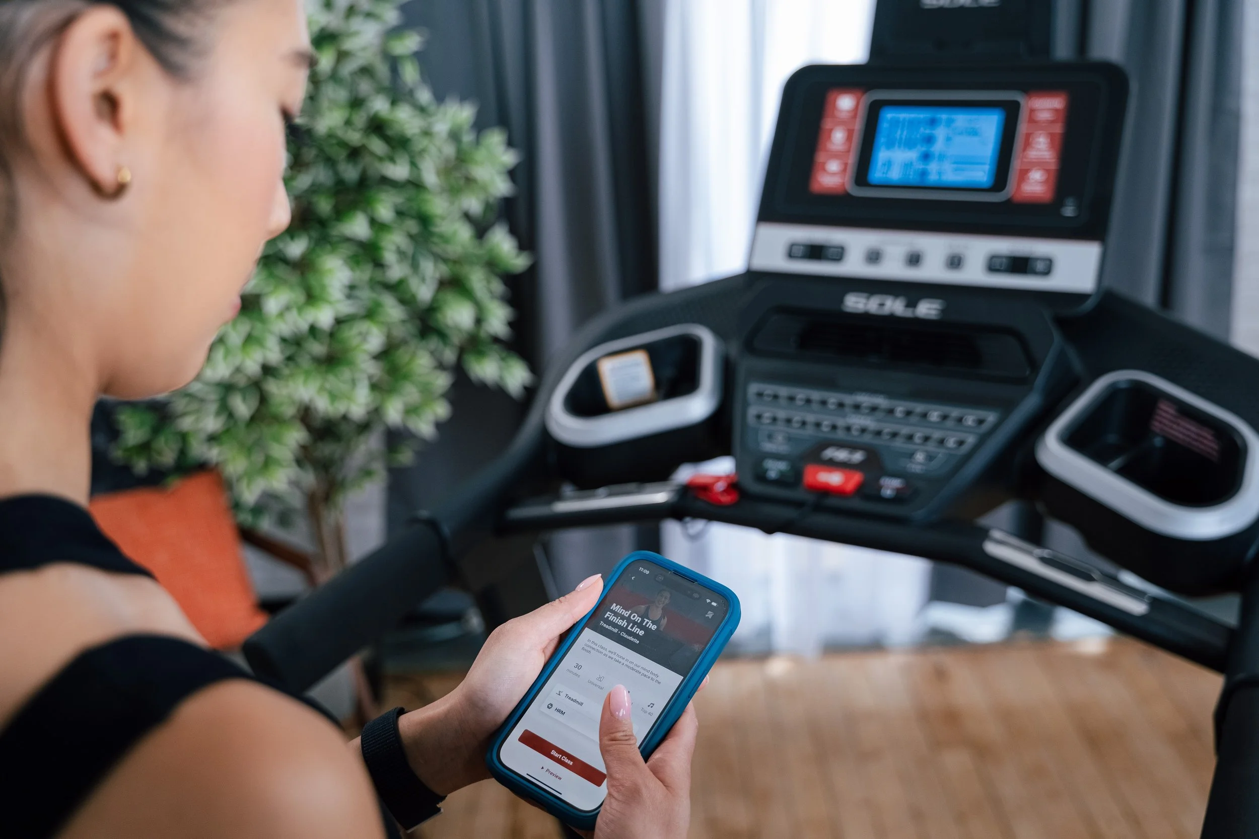 lifestyle_branding_fitness_treadmill_P1002869_F63_Sole_Claudette_DioCholula.jpg