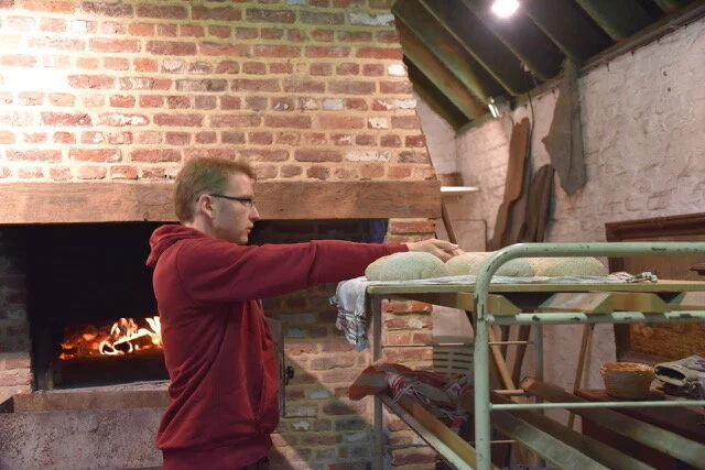 Sven als beginnende bakker in’t Grom