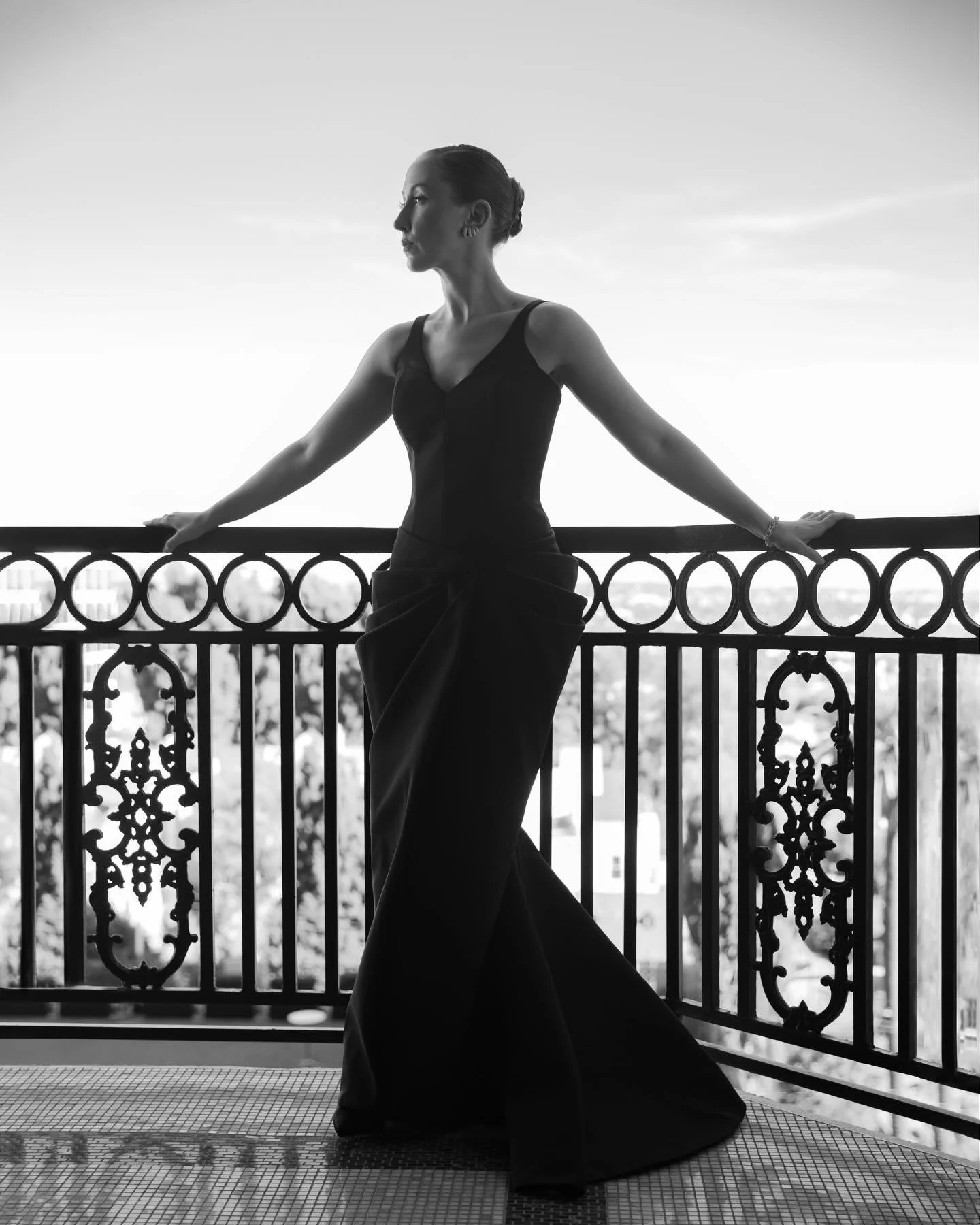 The gorgeous (Golden Globe Winning!) Erin Doherty before the Golden Globes this weekend for Elle UK wearing custom Louis Vuitton

@erinrdoherty @louisvuitton @elleuk @nicolasghesquiere 

Photos @parkburrphoto @tmgla 
Assist @artbyjaden 
Styling @nell