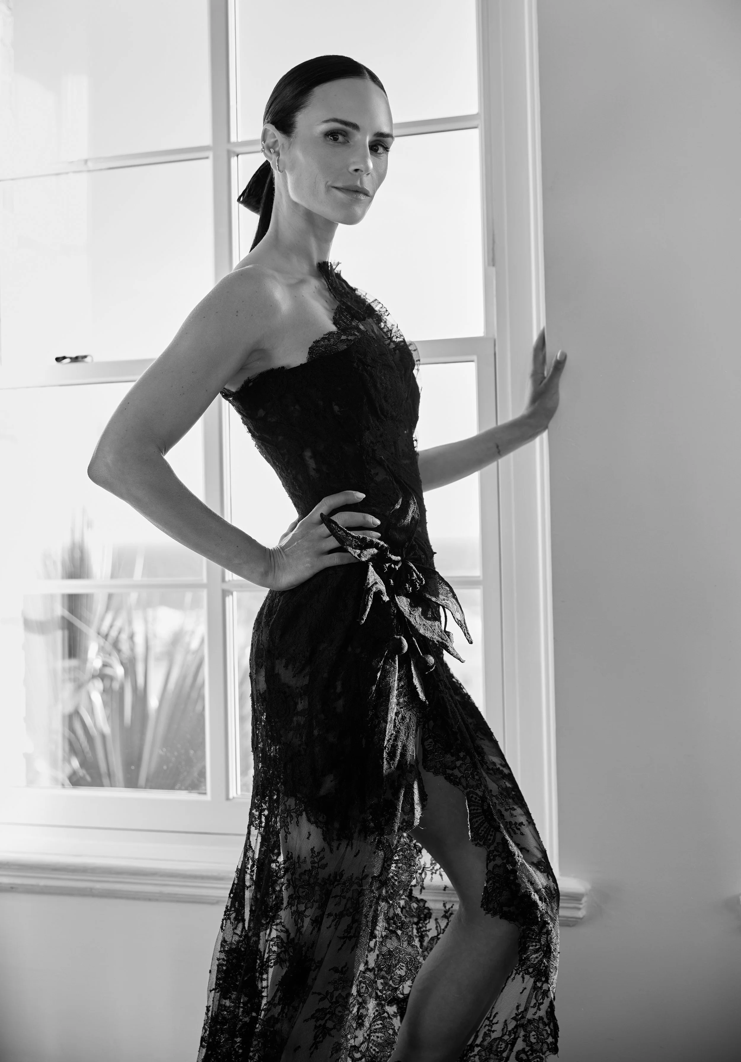 JORDANA BREWSTER X ELLE