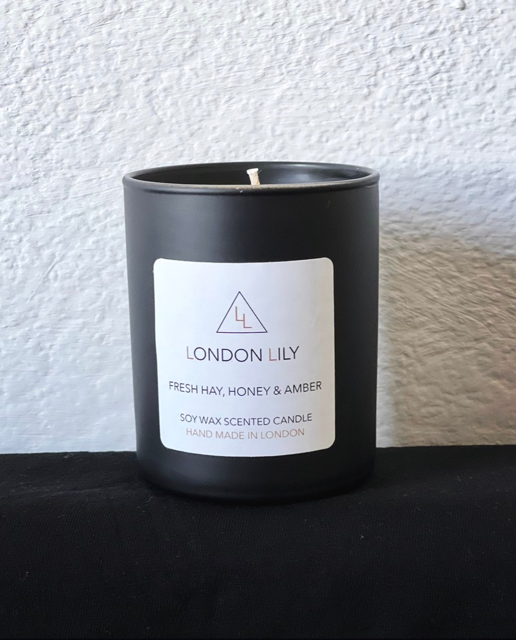 20cl Fresh Hay, Honey and Amber Scented Candle