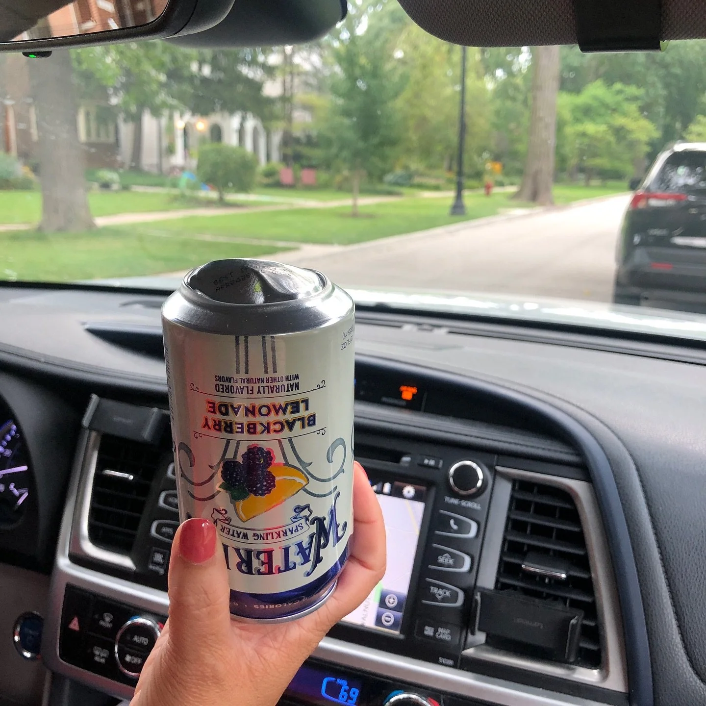 When your emotional support beverage needs support. 😅

@mar_gilly