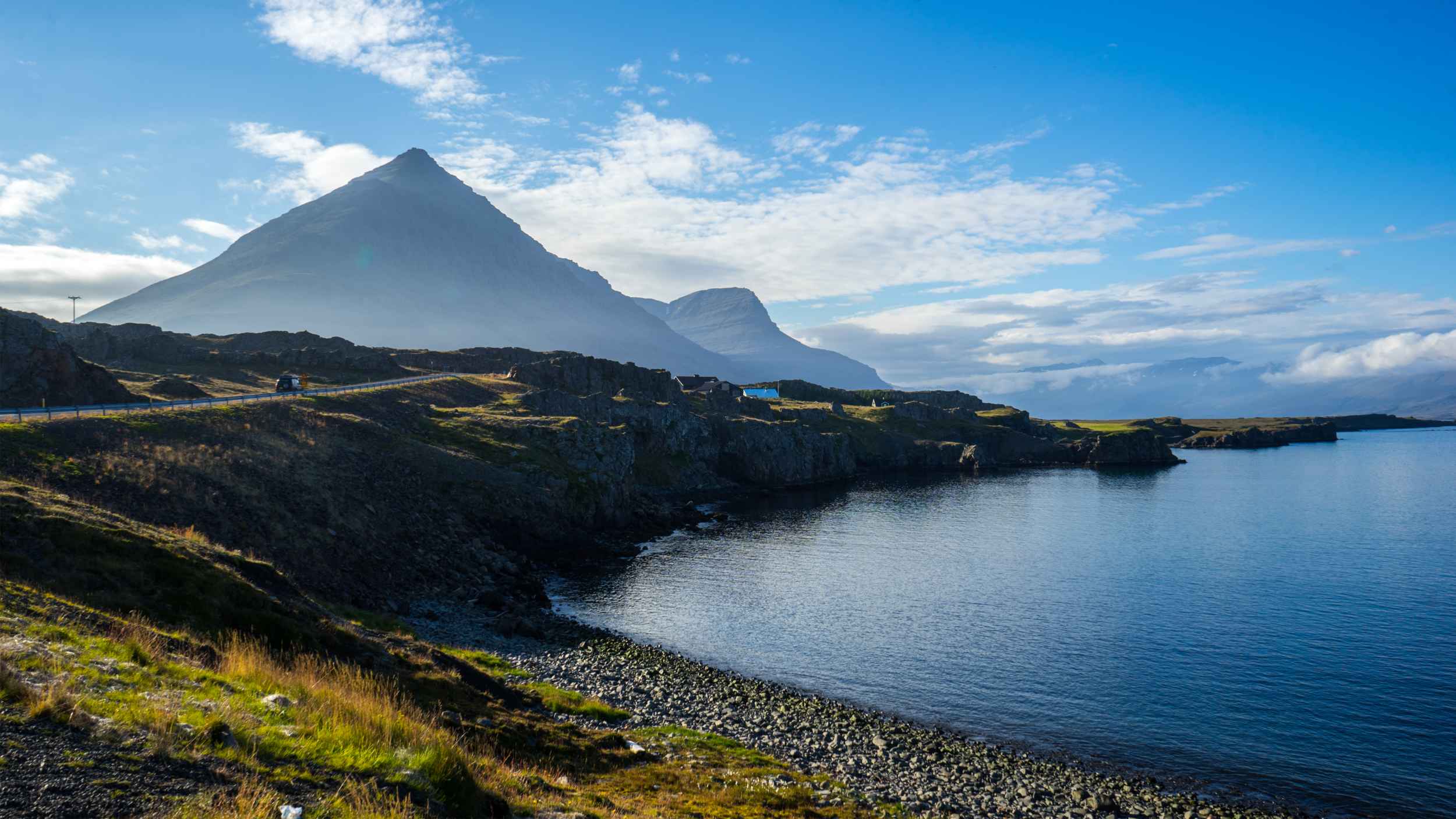 iceland-lake.png