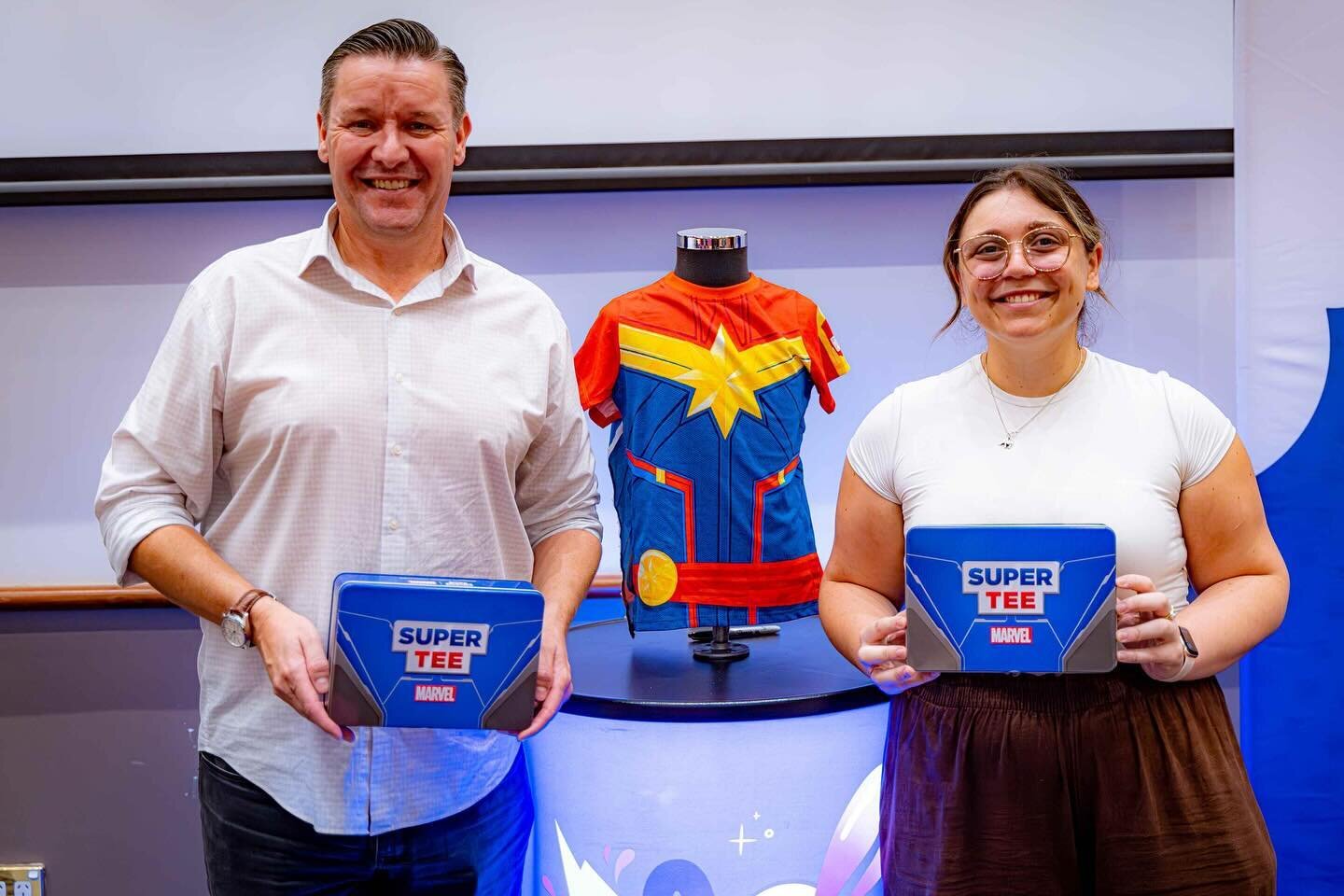 From hospital gowns to heroic capes @bankstownsports and @the_supertee_project donate to the Bankstown-Lidcombe Hospital 🦹&zwj;♀️🦸&zwj;♂️
 
In a heartwarming initiative to infuse hope, imagination and superhero strength at Bankstown-Lidcombe Hospit
