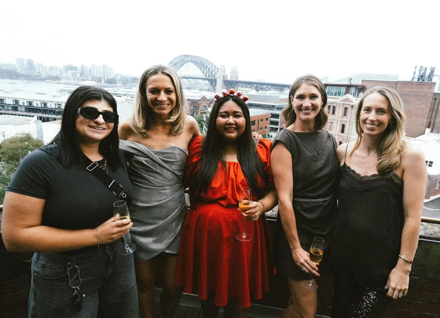 Merry Christmas and Happy New Year 💕✨

- Lots of love, team SPEAK: @emilysimons_ @rebeccawallisch @annelieserubie @celinee_mua @snazzysnezy