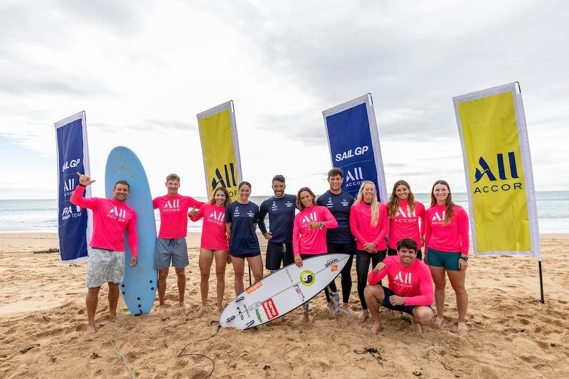 With the KPMG Sydney @sailgp happening this weekend, SailGP has been making the most of its time in the Harbour City - taking to Sydney Harbour and Manly Beach for two quintessential Aussie activities ahead of the event.

🌊SALLY FITZGIBBONS WELCOMES