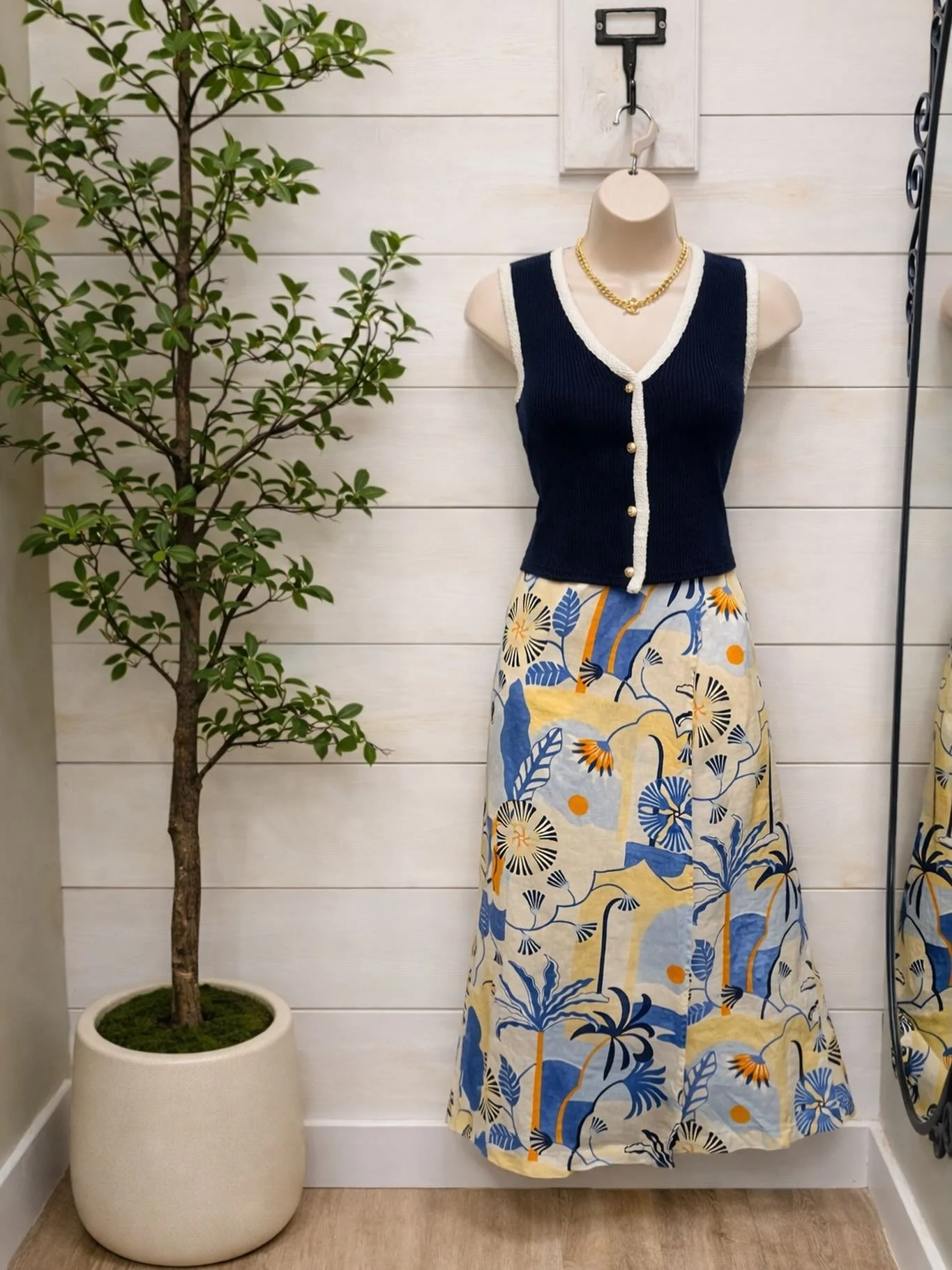 Nicole Miller skirt, size large, $24.95
Sincerely Jules vest, size medium, $16.76
Necklace $26.95