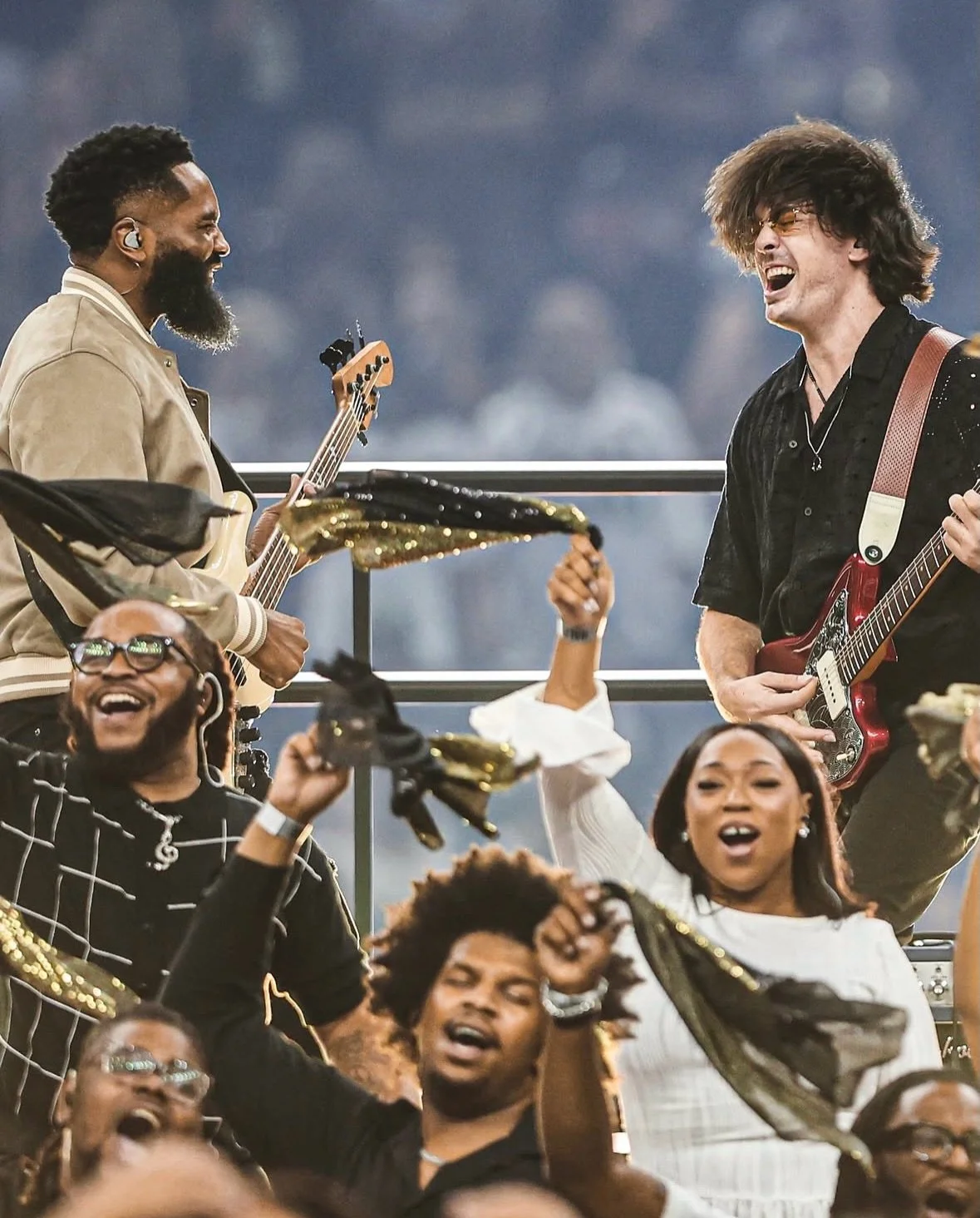 What an incredible experience playing for The @saints Halftime Show with @tromboneshorty and incredible guest artists @cyril.neville @ivanneville @kirkfranklin @juviethegreat &amp; @ericchurchmusic 🎶⚜️🥳 Huge thanks to @fender @kevinschuck @tworocka