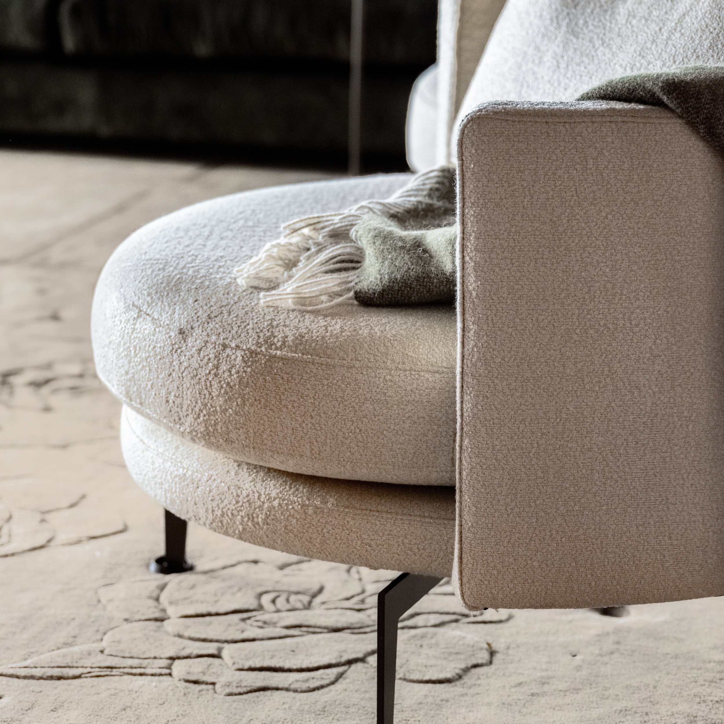 Every detail was thought out meticulously for Project | Clevedon. From the custom hand-carved rug to the designer boucle armchairs. Creating an inviting and texture rich lounge to relax in. 

#interiordesign #interiortrends #boucle #customfurniture #
