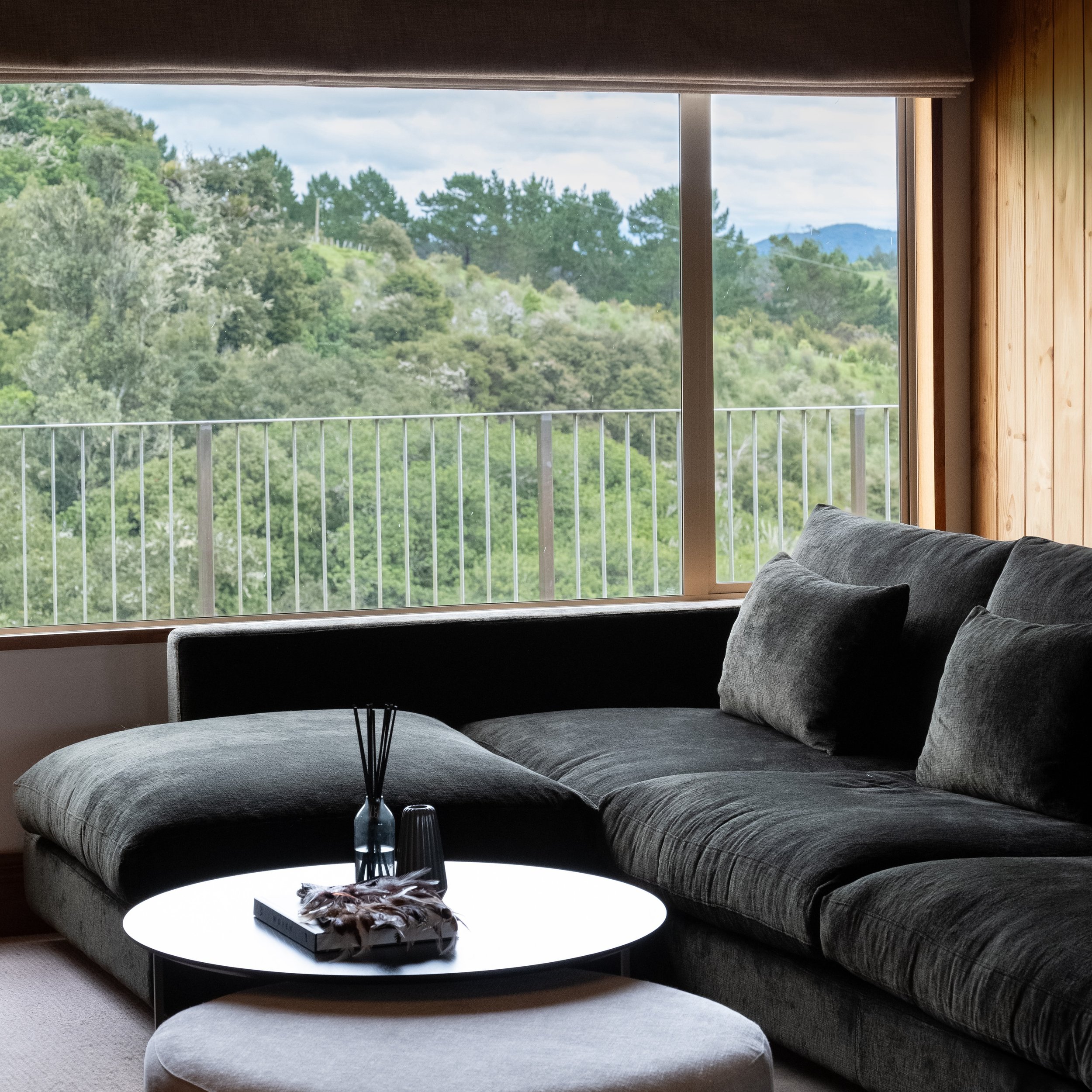 Just beyond the forest green velvet is a view that dreams are made of. A visual link of drawing the outside in by using the most luxurious viscose velvet by @mokumstudio. Selected for this amazing sofa hand-made to perfection in New Zealand. 

Lookin