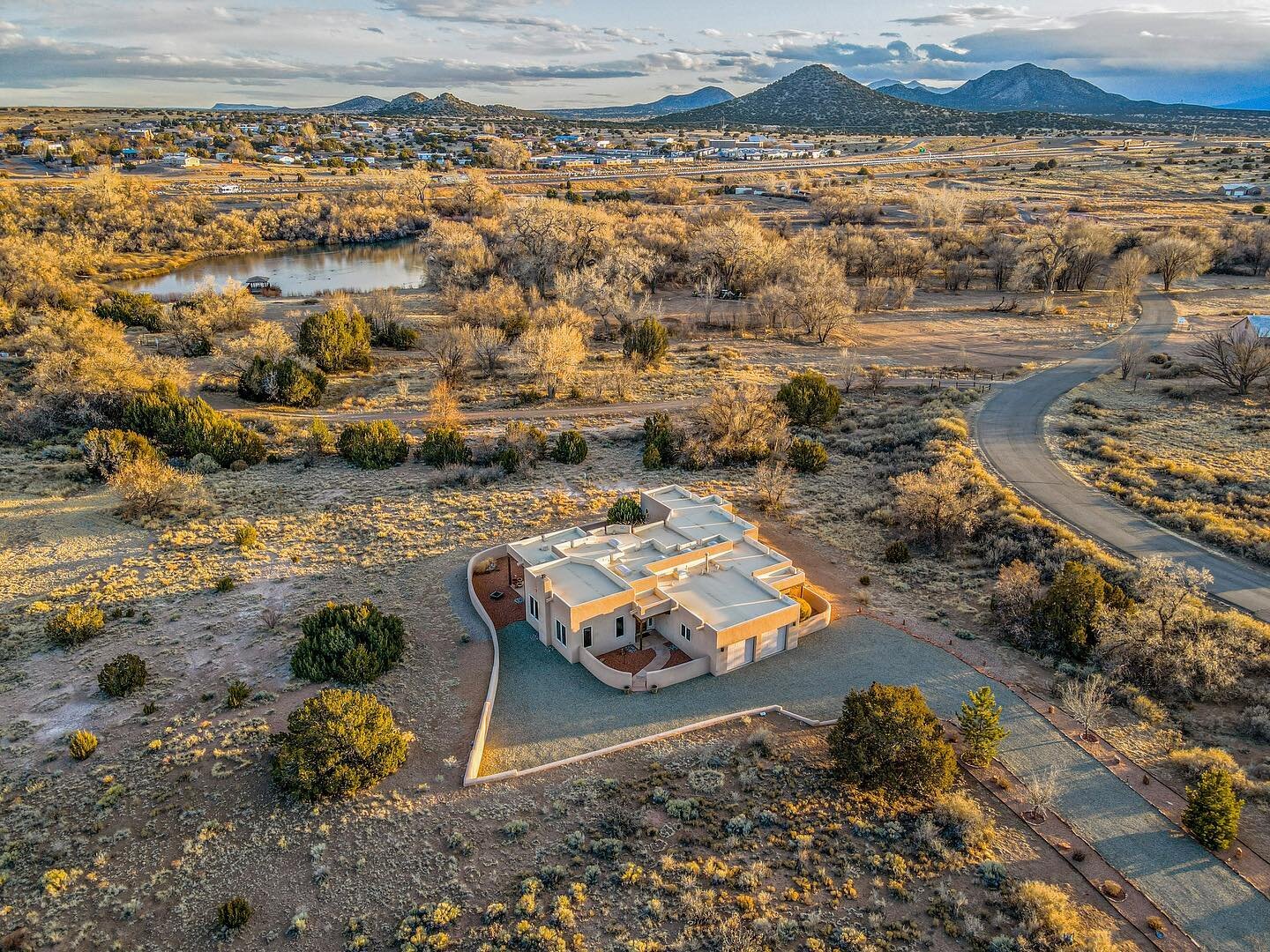 Golden Hour Aerial
.
.
.
.
#aerialphotography #drone #dronephotography #santaferealestate #realestatephotography #santafenm #rephotography #howtosantafe #simplysantafe #goldenhour #newmexico #mountainviews