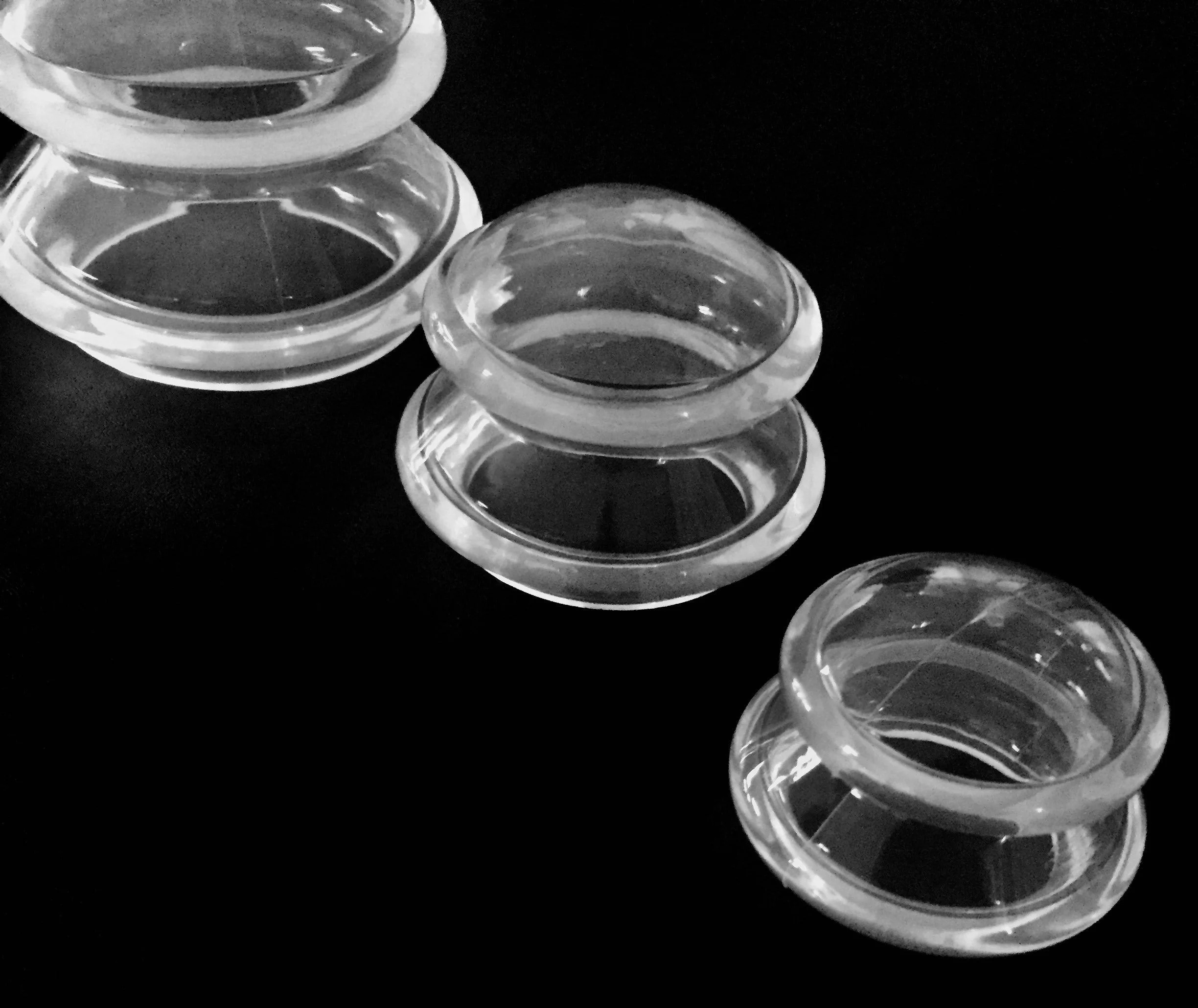cupping-minimalism-910321.jpg