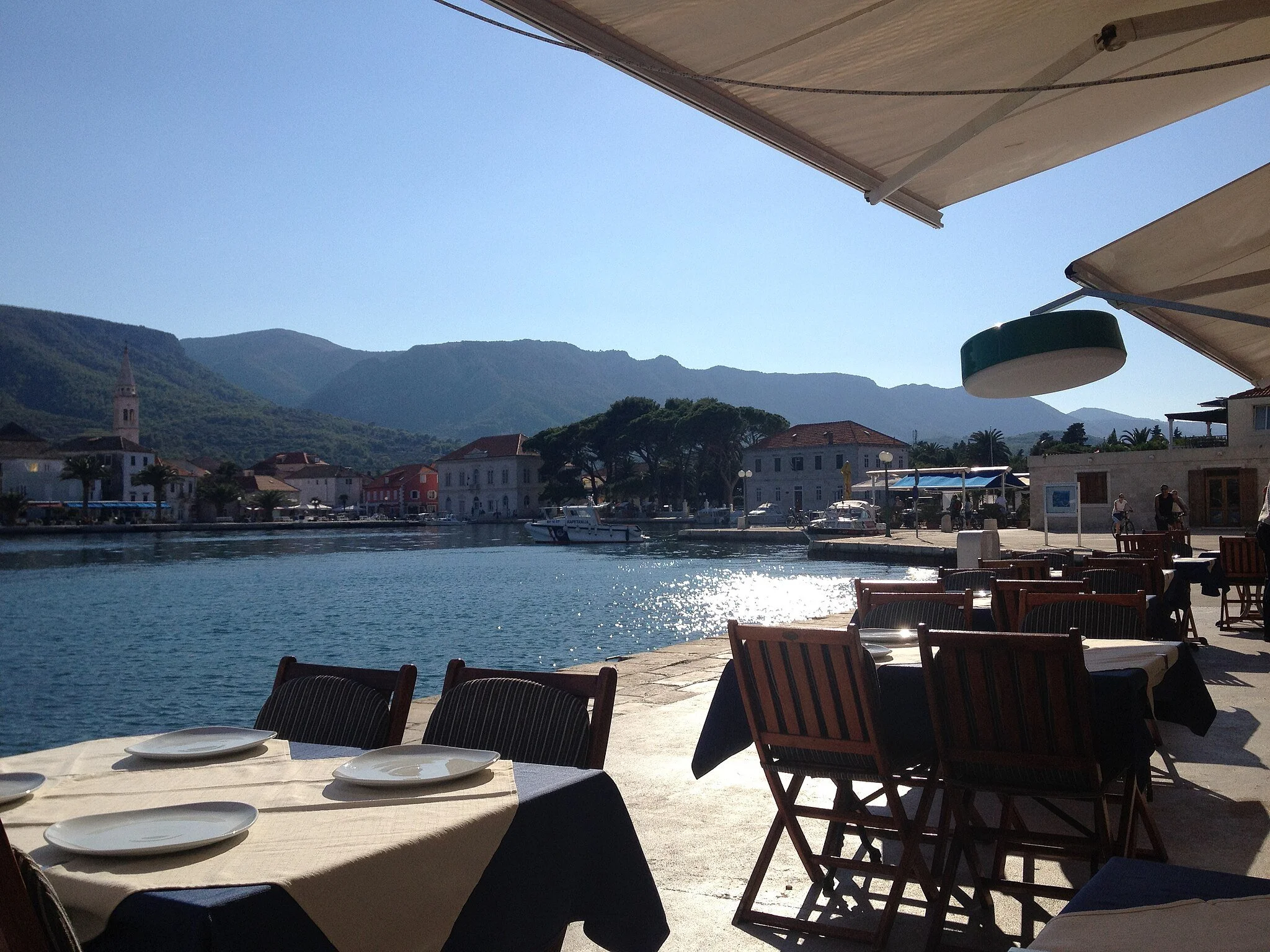 2048px-Jelsa,_Croatia_-_panoramio_(8).jpg