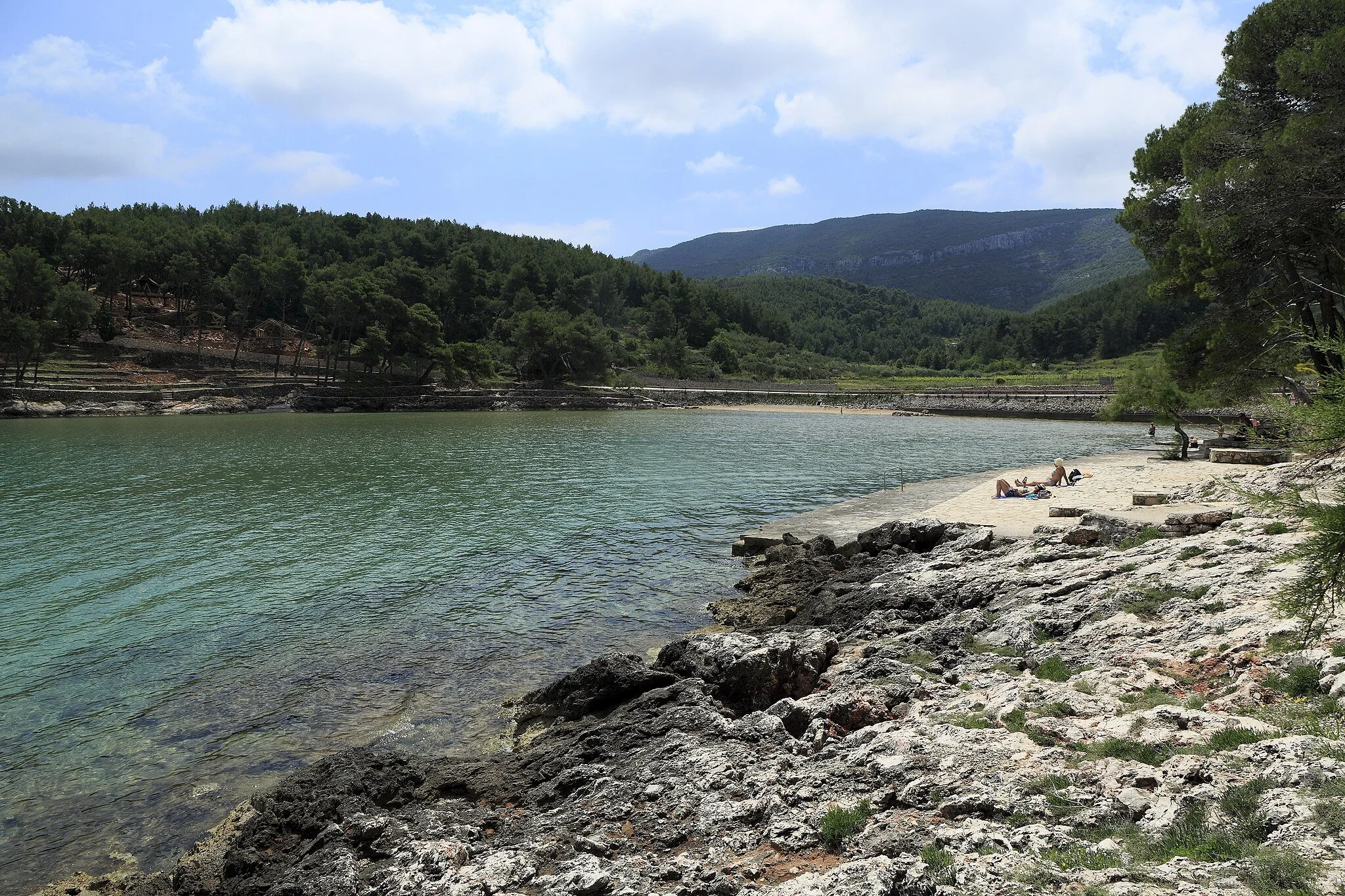 2048px-J35_951_Uvala_Mina.jpg