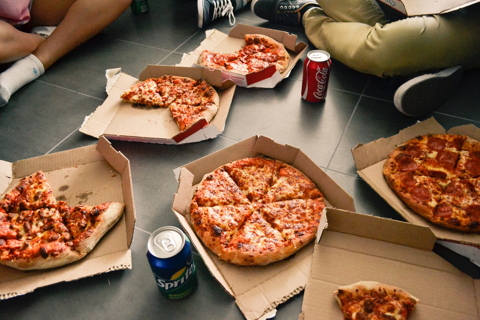 pizza-2618726_1920.jpg