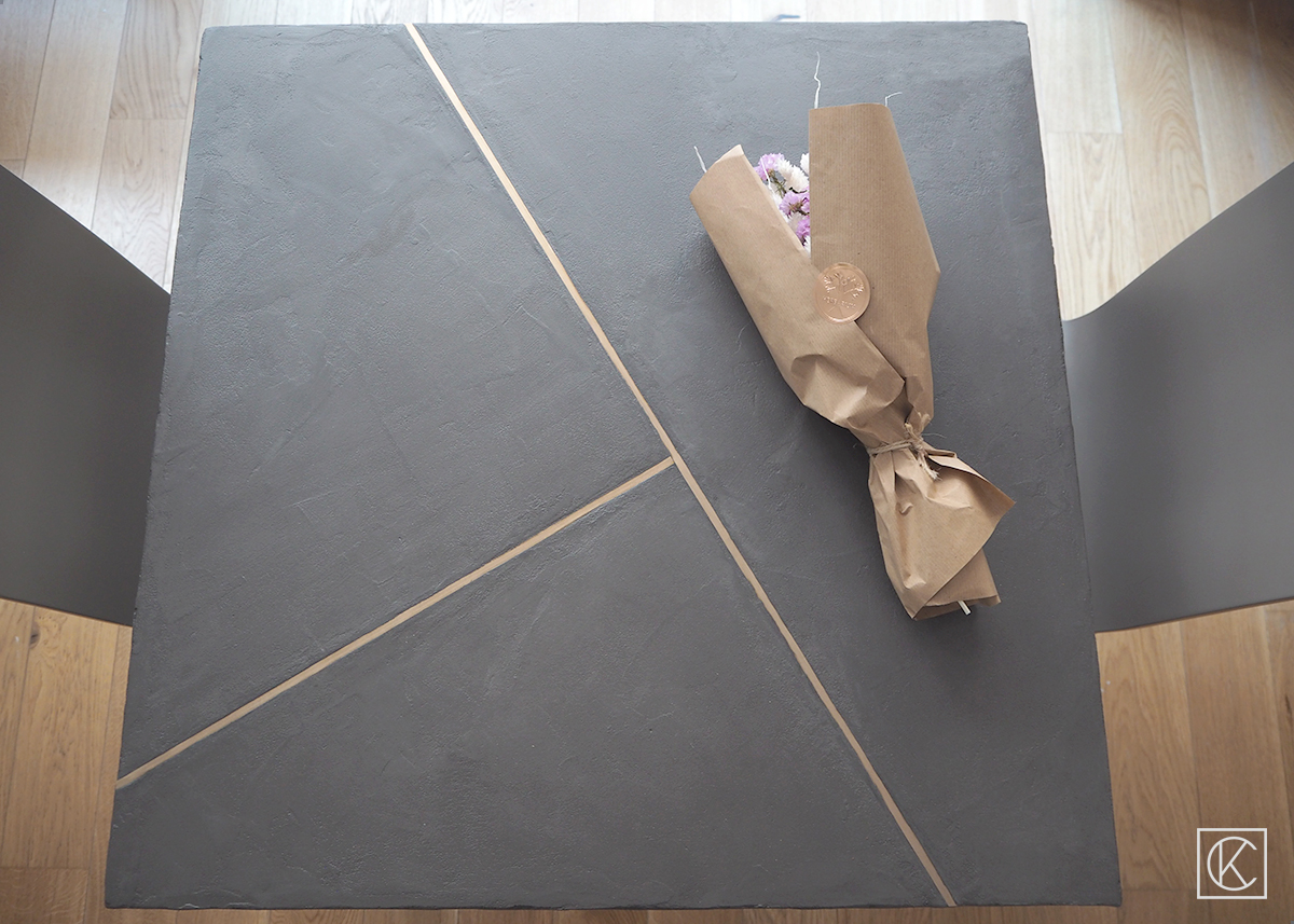 IKEA HACK : une table béton & laiton