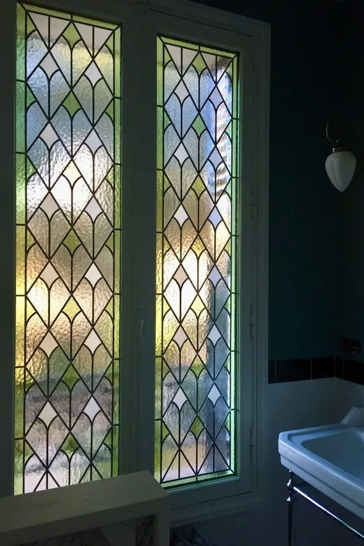 moody-intimacy-stained-glass-bathroom