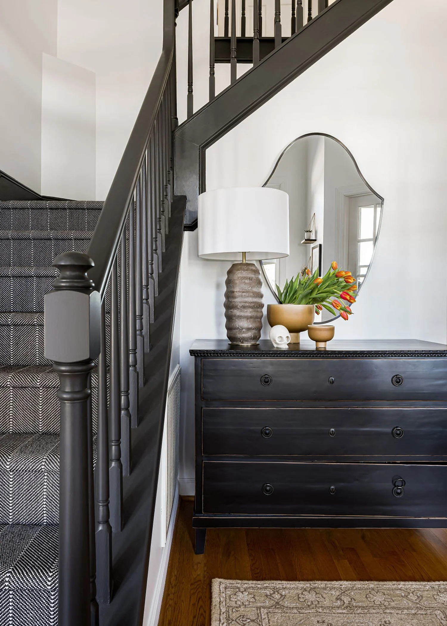 dark-molding-interior-design.jpg