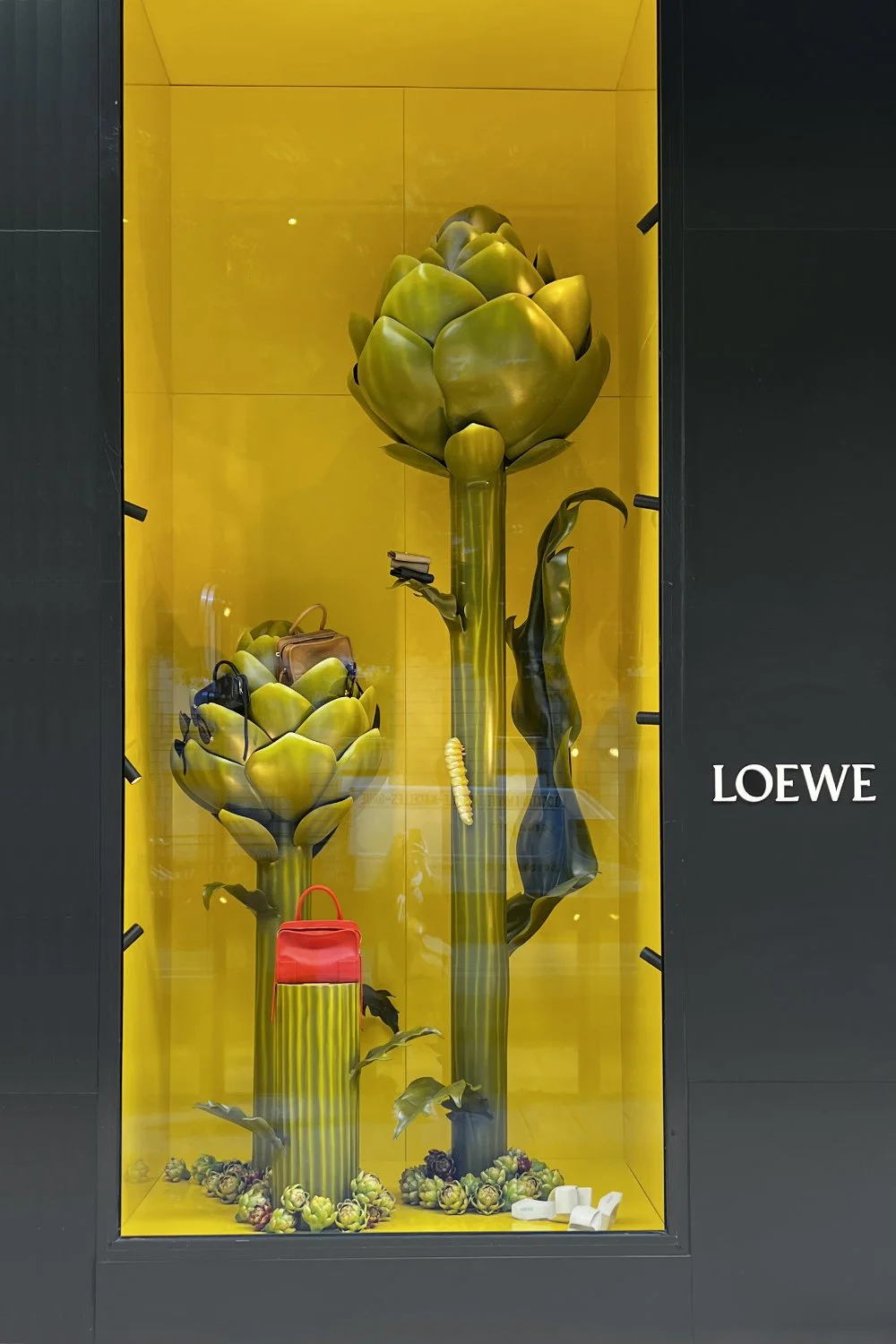 loewe-window-display-xl-artichoke3.jpg