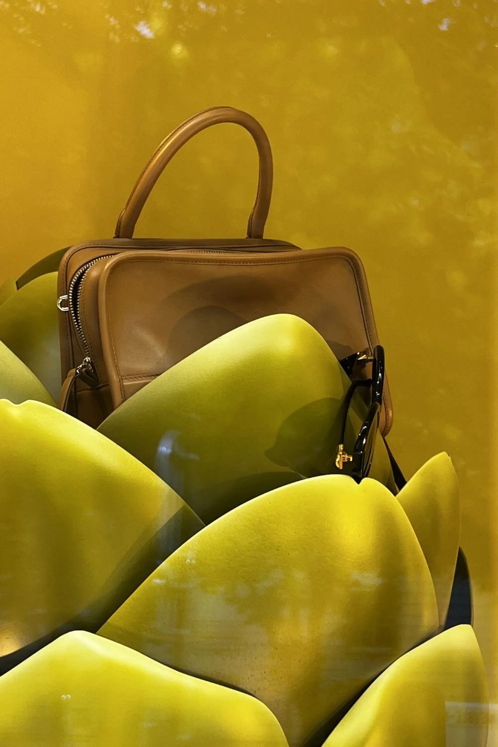 loewe-window-display-xl-artichoke5.jpg