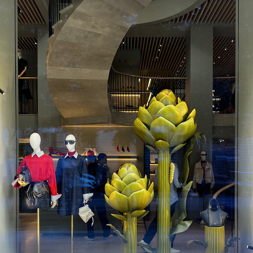 CASE STUDY: THE ART OF VISUAL DISRUPTION (Lessons from Loewe’s Giant Artichoke)